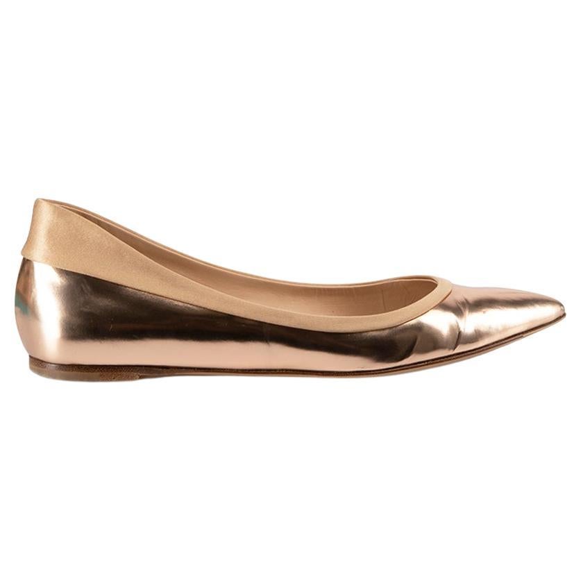 Gianvito Rossi - Chaussures de ballet en cuir or rose, taille IT 36,5 en vente