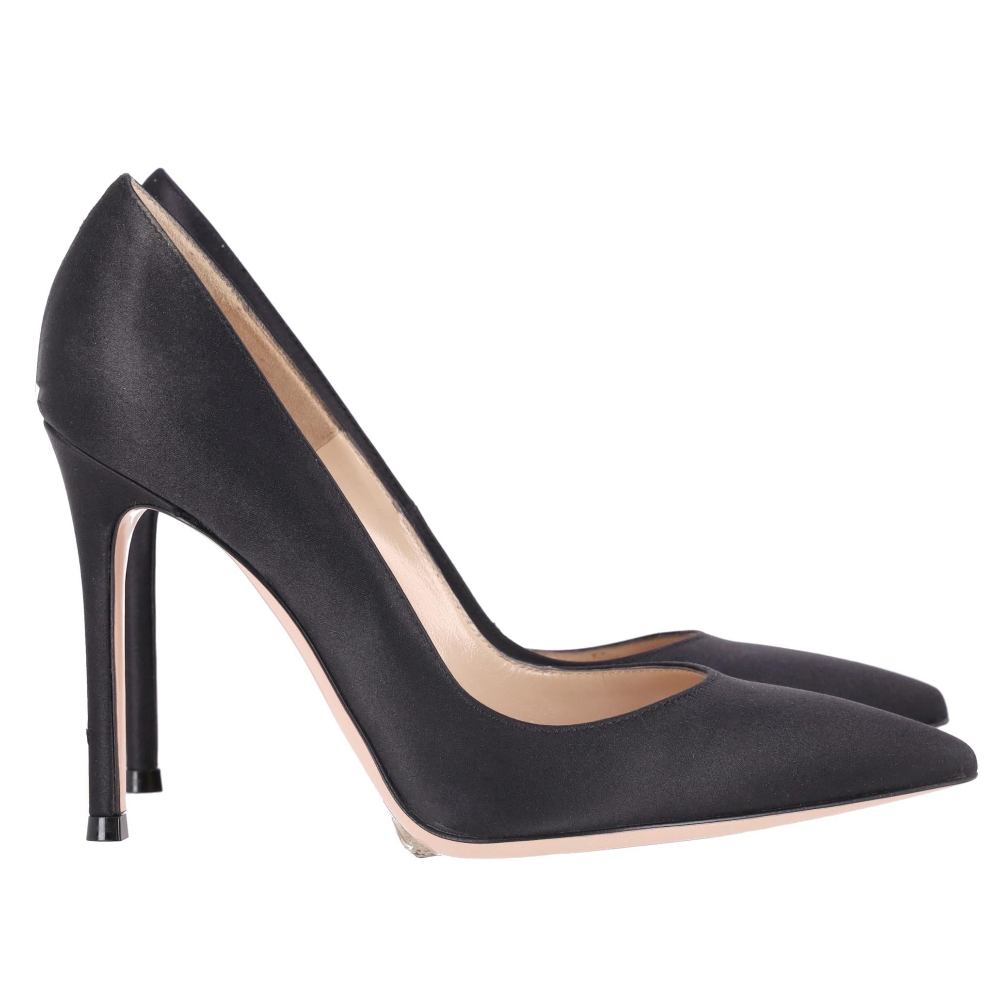 Nero Pompe a spillo in raso Gianvito Rossi in vendita