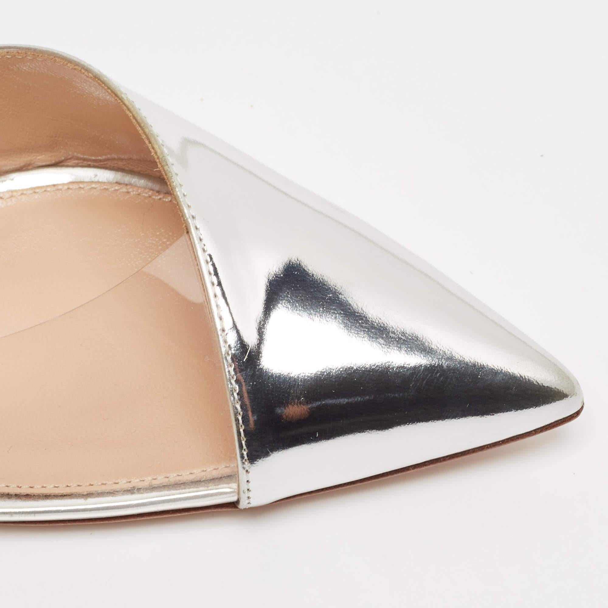 Gianvito Rossi Bombas de anís de cuero plateado y PVC Talla 41 en venta 2