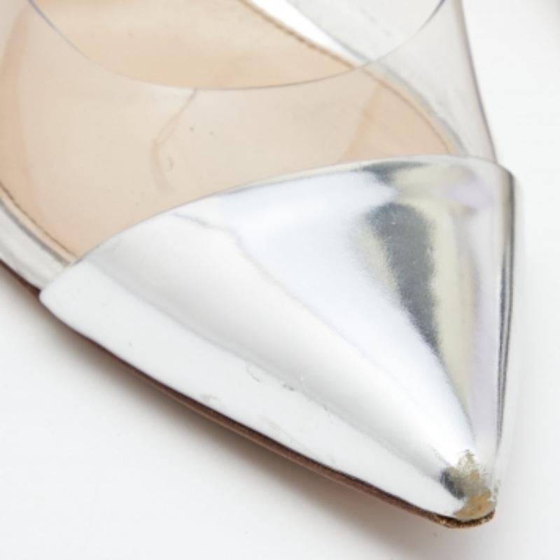 Gianvito Rossi Silberne Slingback-Pumps aus Leder und PVC Größe 40 im Zustand „Gut“ im Angebot in Dubai, Al Qouz 2