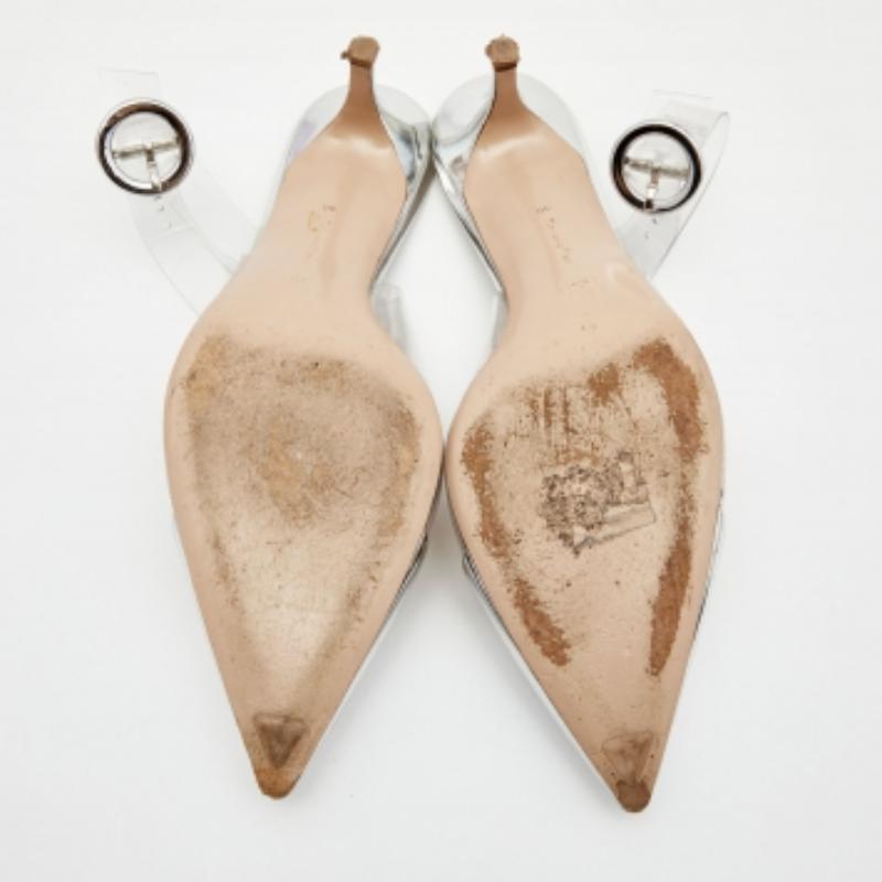 Gianvito Rossi Silberne Slingback-Pumps aus Leder und PVC Größe 40 im Angebot 2