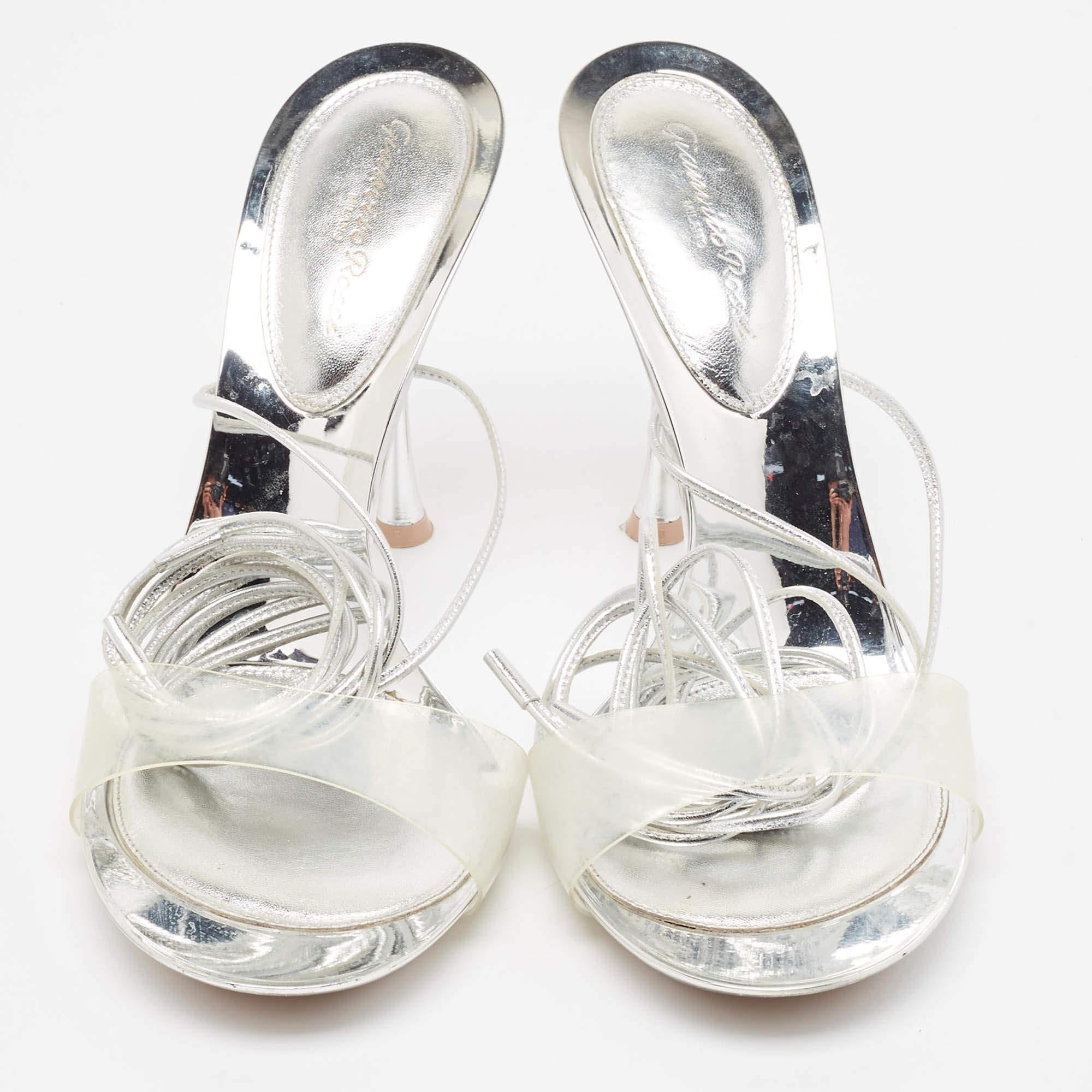 Gianvito Rossi Silver Leather and PVC Spice Sandals Size 41 In Good Condition For Sale In Dubai, Al Qouz 2