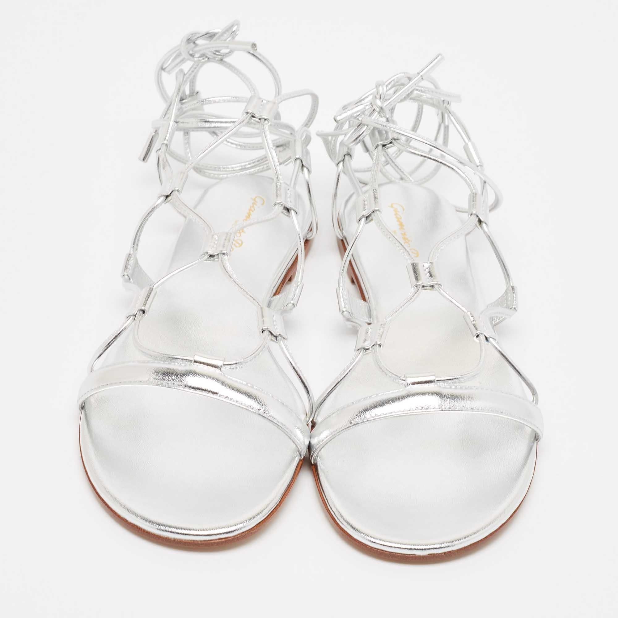 Argento Gianvito Rossi Silver Leather Giza Flat Sandals Taglia 37 in vendita