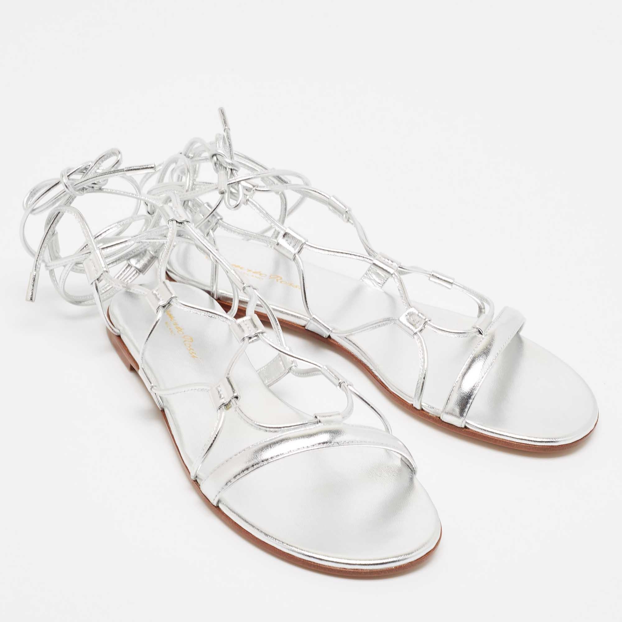 Gianvito Rossi Silver Leather Giza Flat Sandals Taglia 37 In condizioni Nuovo in vendita a Dubai, Al Qouz 2