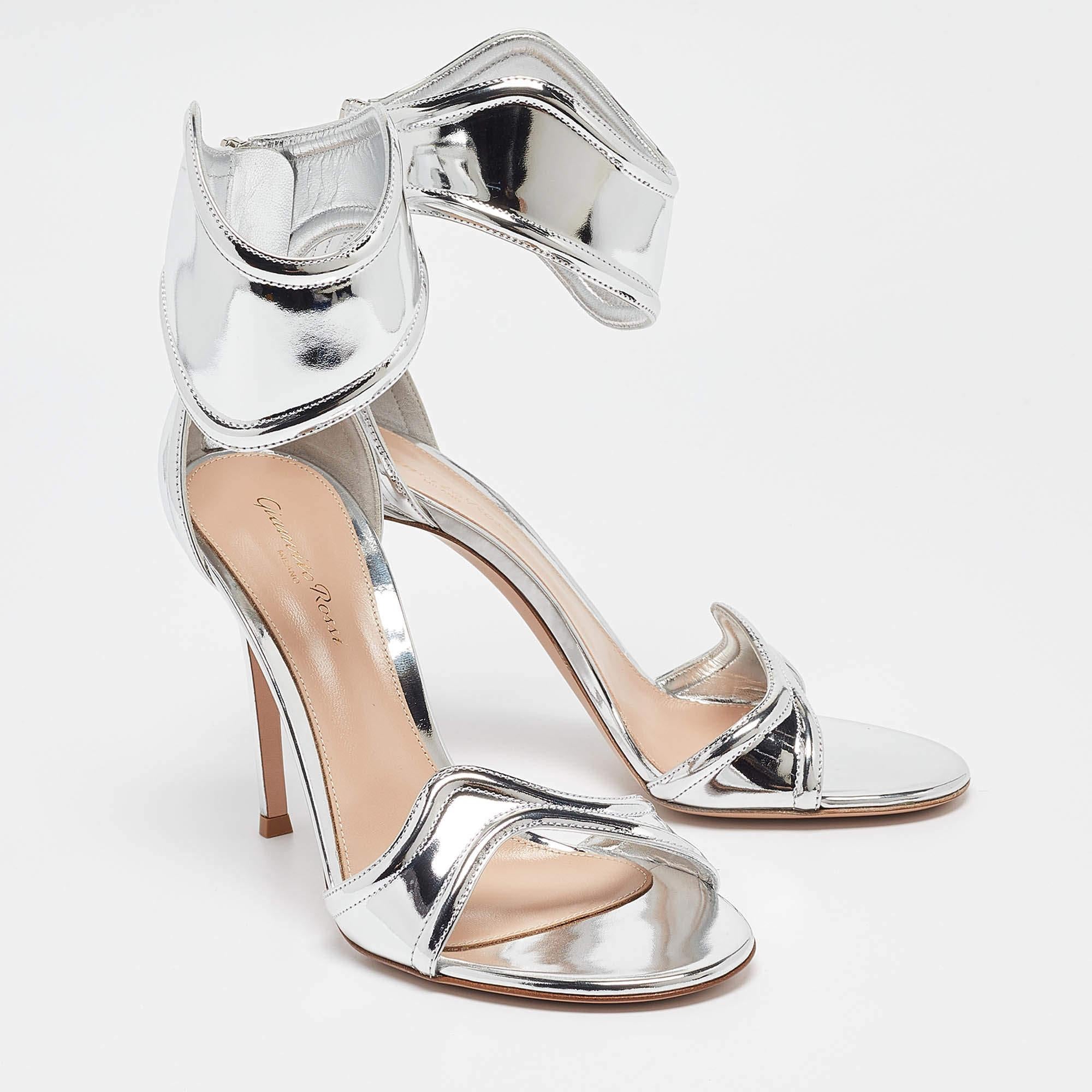 Women's Gianvito Rossi Silver Leather Lucrezia Sandals Size 39 For Sale
