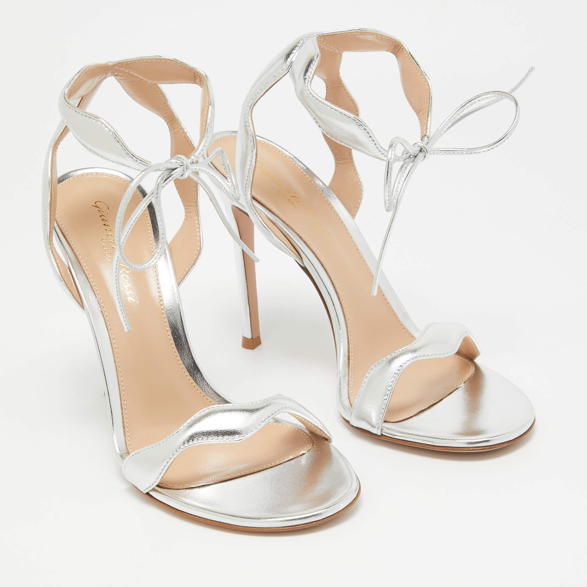 Beige Gianvito Rossi Silver Leather Wavy Ankle Tie Sandals Size 38 For Sale