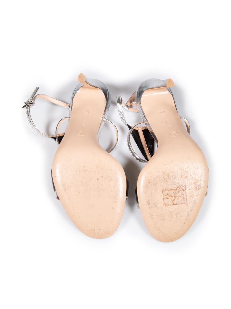 Women's Gianvito Rossi Silver Metallic Leather Strap Sandals Size IT 37.5 For Sale