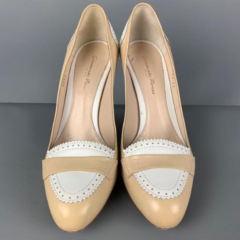 Women's GIANVITO ROSSI Size 7 Beige Cream Leather Perforated Pumps For Sale