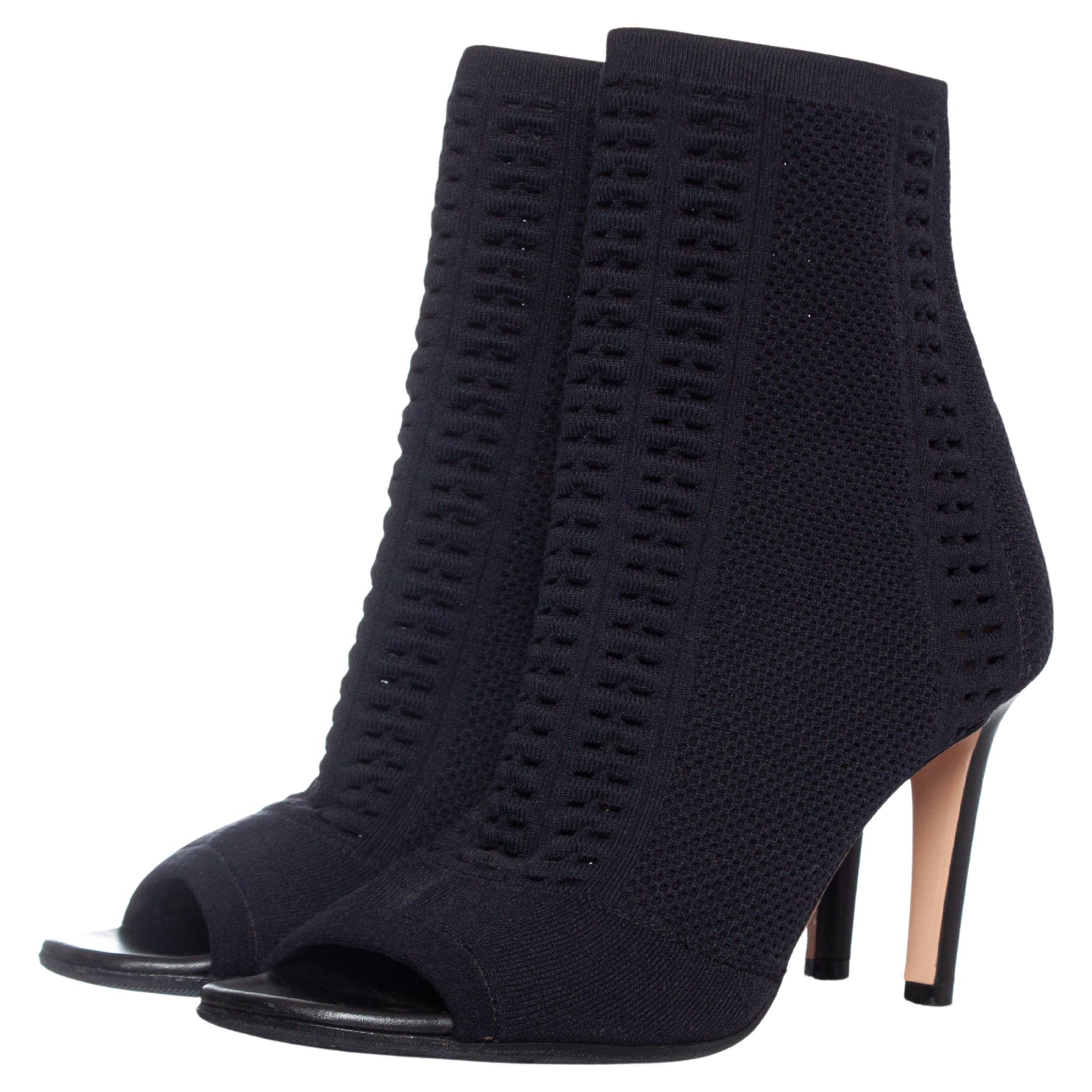 Gianvito Rossi, Stiefeletten aus Stretch mit Peep Toe