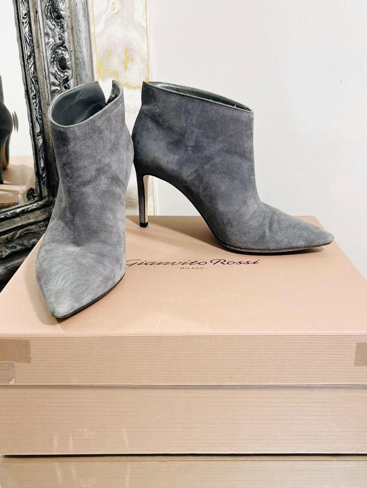 Gianvito Rossi Suede Ankle Boots

Grey boots designed with a pointed toe and stiletto heel.

Featuring slip-on style, slit detail to rear and leather lining.

Size – 35.5

Condition – Good (General signs of wear, scratch to the heel)

Composition –