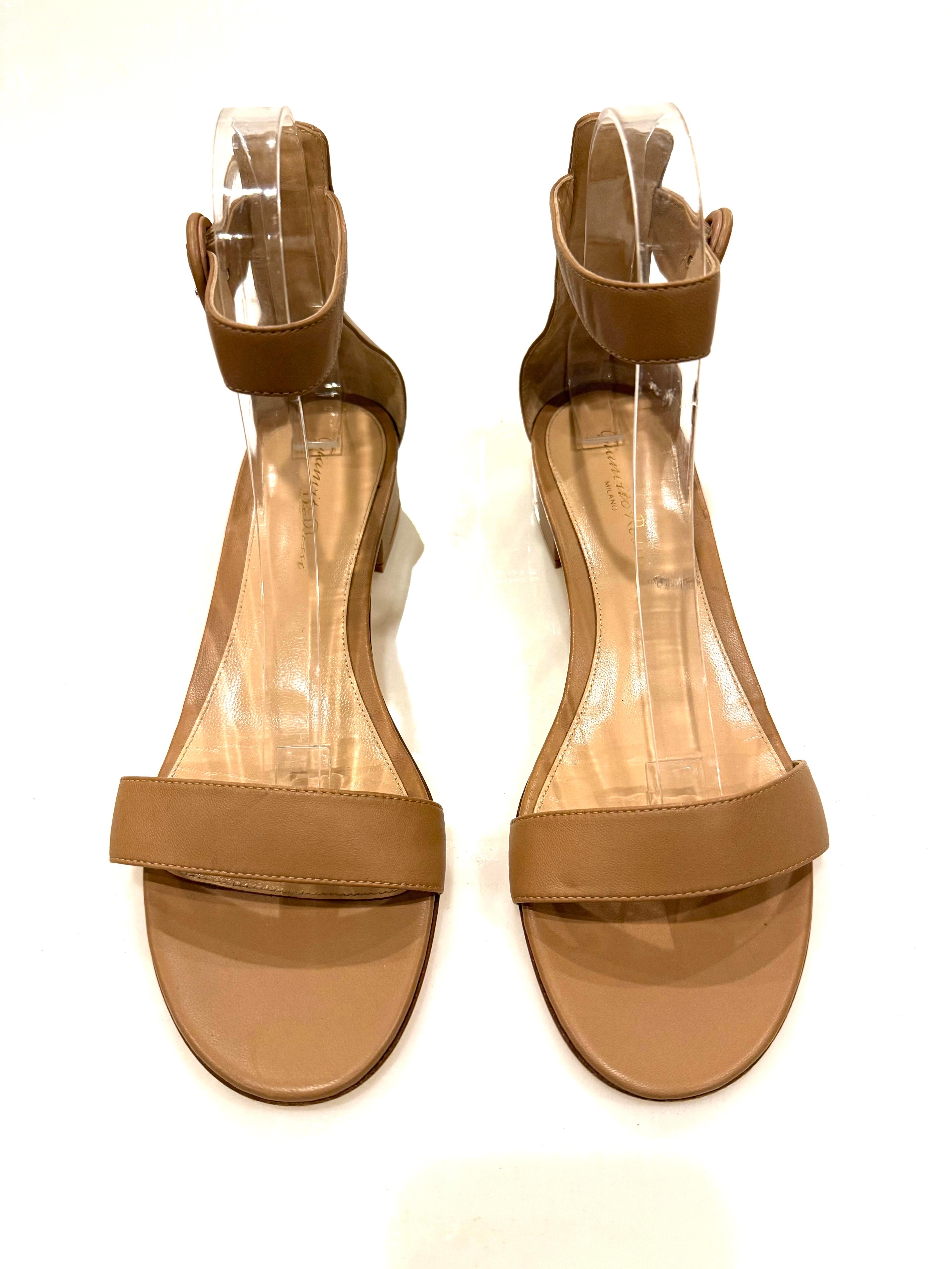Marron Gianvito Rossi Sandales à talon en cuir fauve - Chic pour l'été  Taille 38.5 en vente