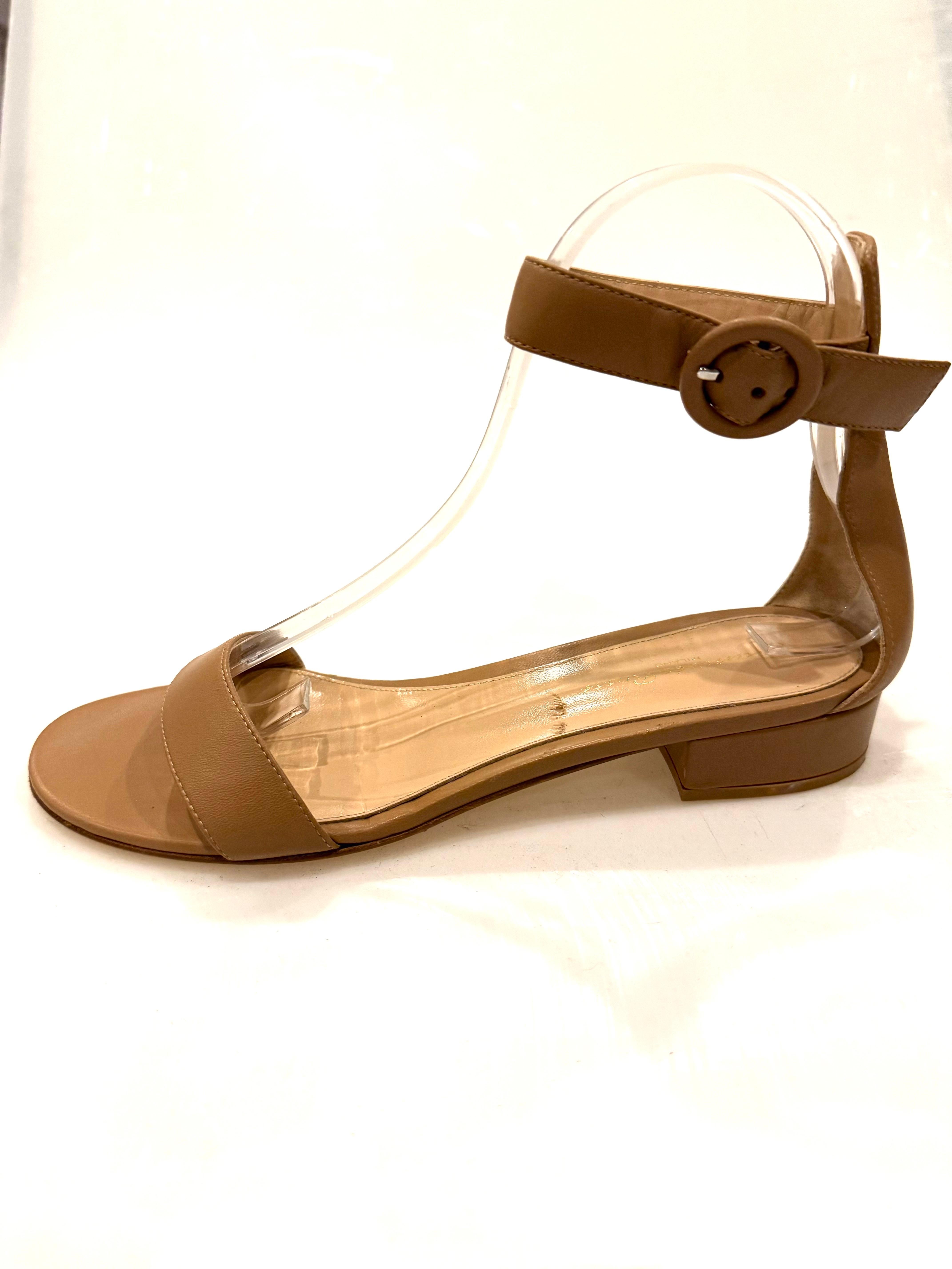 Gianvito Rossi Sandales à talon en cuir fauve - Chic pour l'été  Taille 38.5 Bon état - En vente à Woodland Hills, CA