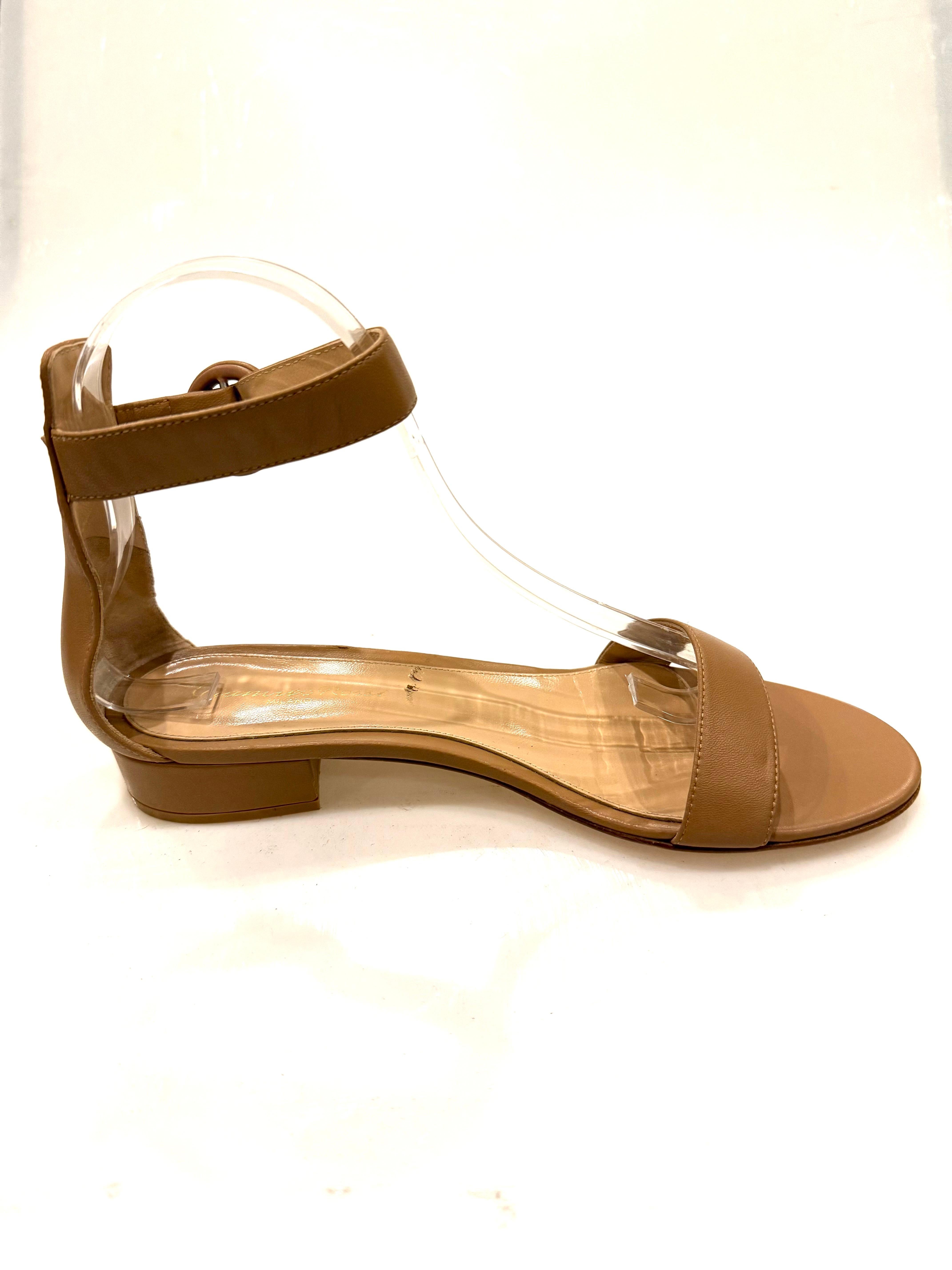 Gianvito Rossi Sandales à talon en cuir fauve - Chic pour l'été  Taille 38.5 en vente 1