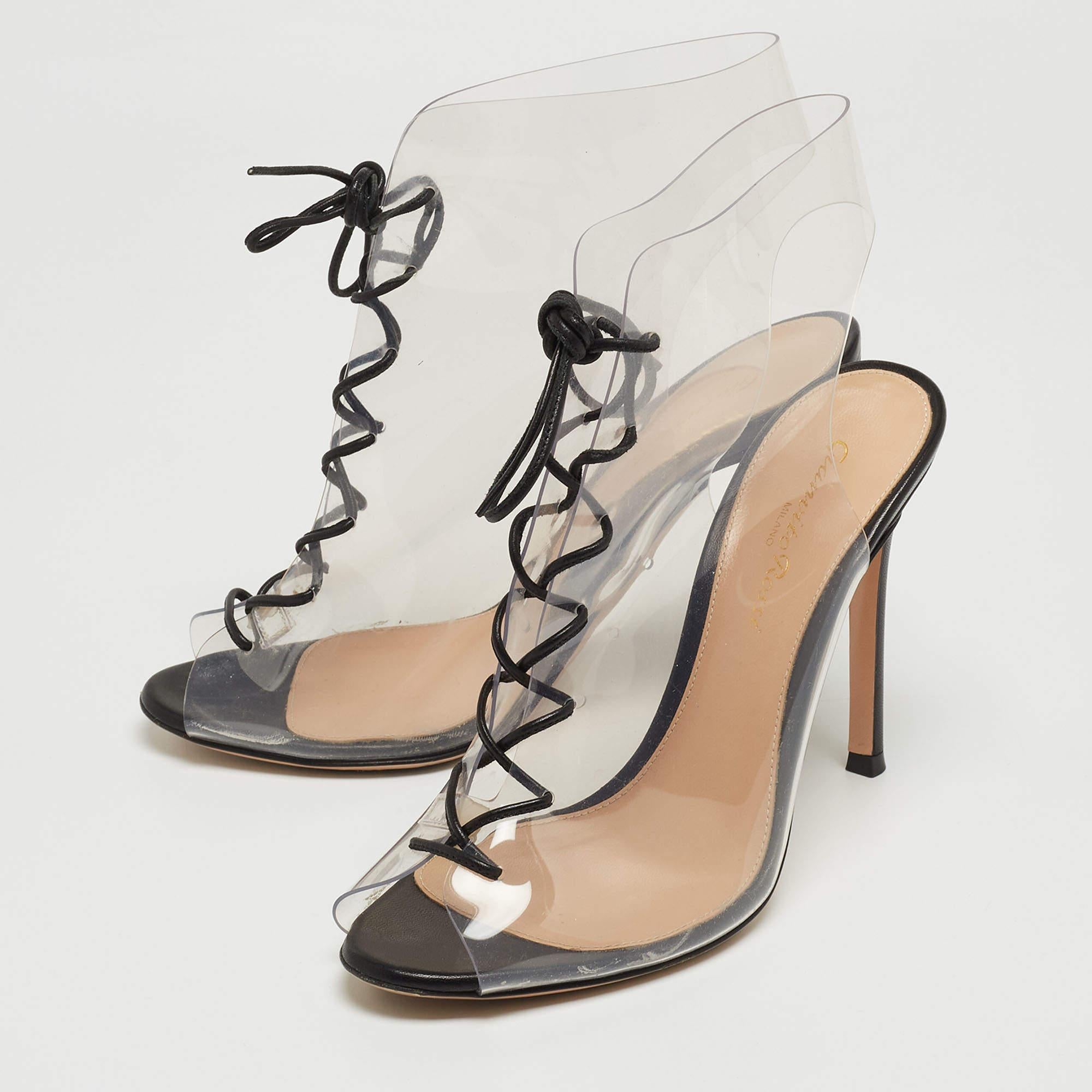 Enjoy the most fashionable days with these stylish boots. Modern in design and craftsmanship, they are fashioned to keep you comfortable and chic!