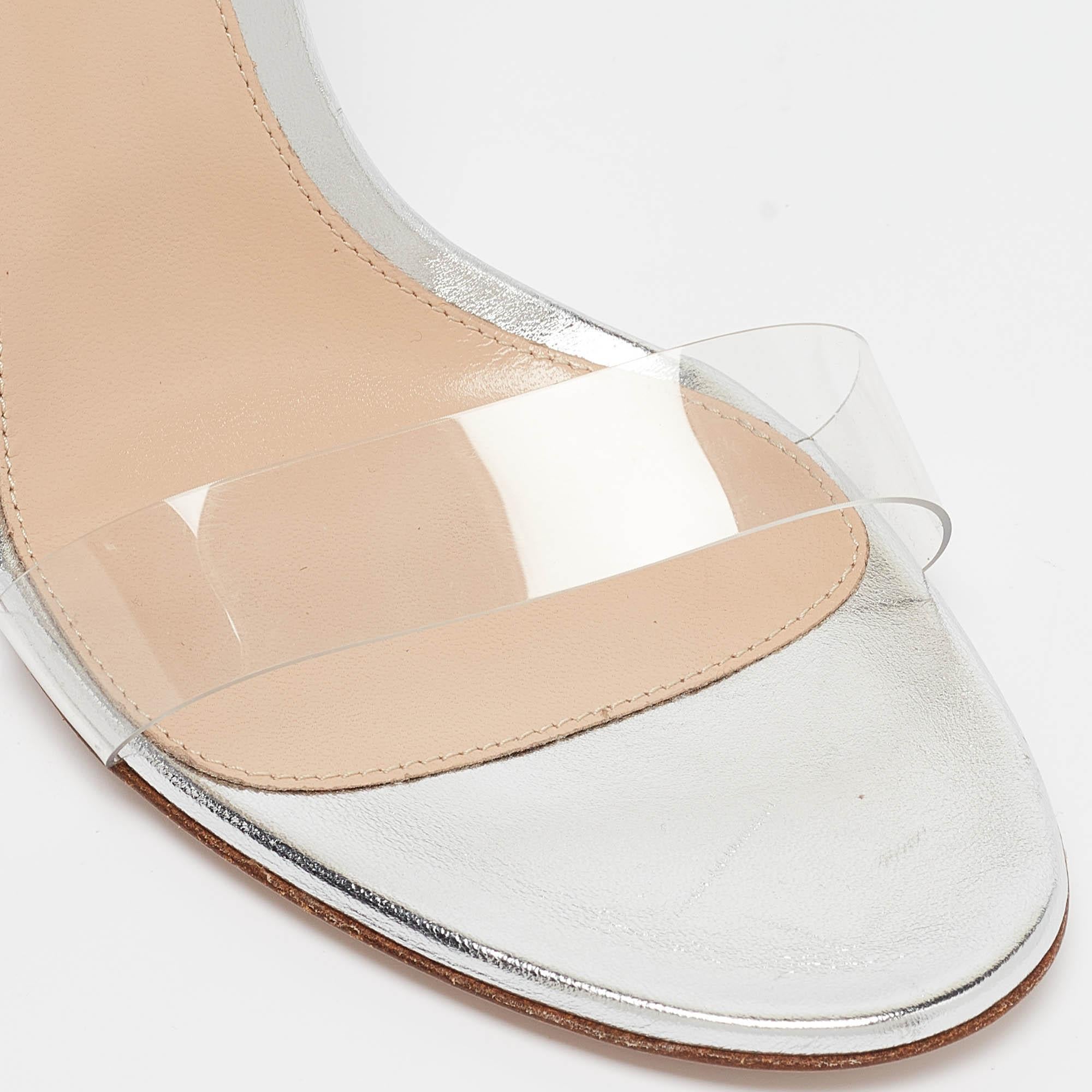 Gianvito Rossi Transparent PVC and Leather Portofino Sandals Size 40.5 In Excellent Condition For Sale In Dubai, Al Qouz 2