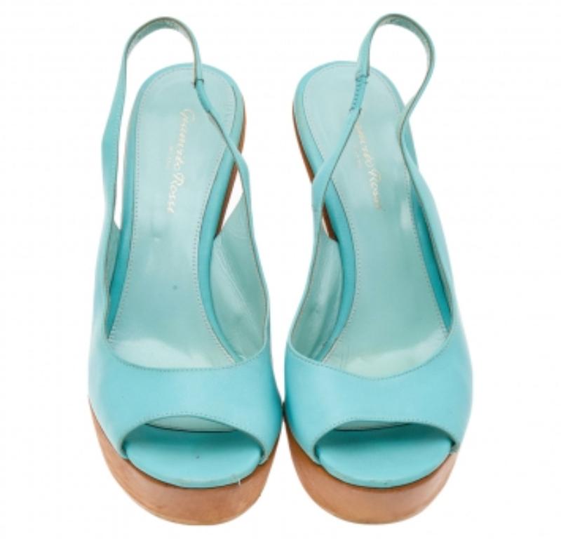 Gianvito Rossi Sandales compensées à plateforme turquoise taille 38,5 État moyen - En vente à Dubai, Al Qouz 2