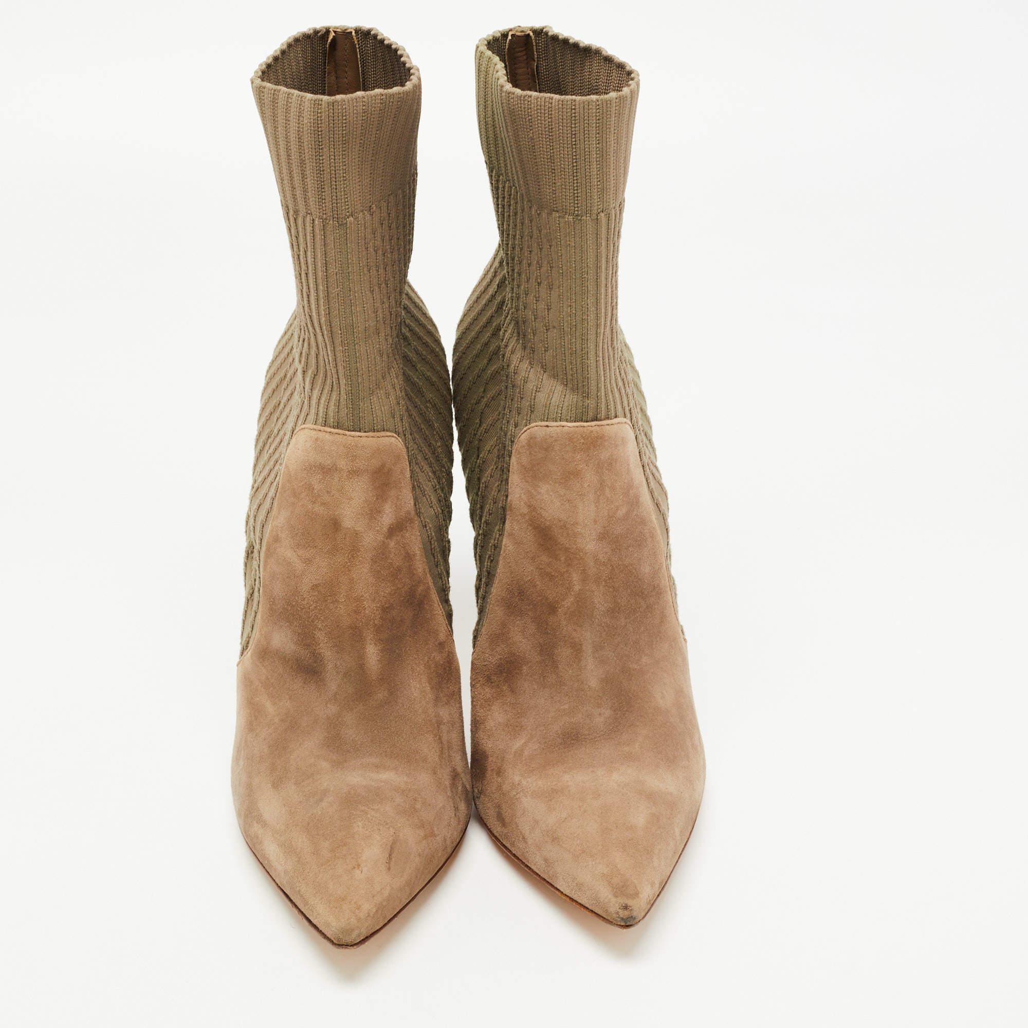 Boots are an essential part of your wardrobe, and these booties, crafted from top-quality materials, are a fine choice. Offering the best of comfort and style, this sturdy-soled pair would be great with a dress for a casual day out!

