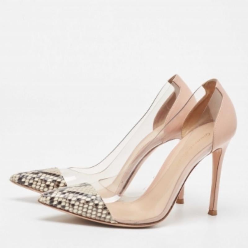 Gianvito Rossi Bombas de pitón bicolor y plexiglás de PVC Talla 37.5 Beige en venta