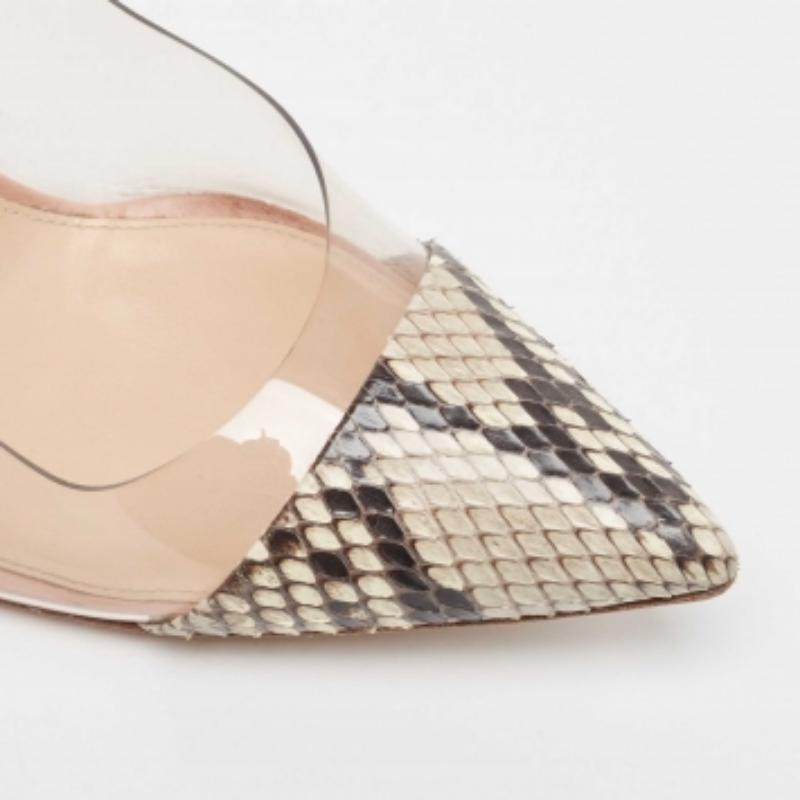 Gianvito Rossi Bombas de pitón bicolor y plexiglás de PVC Talla 37.5 en venta 3