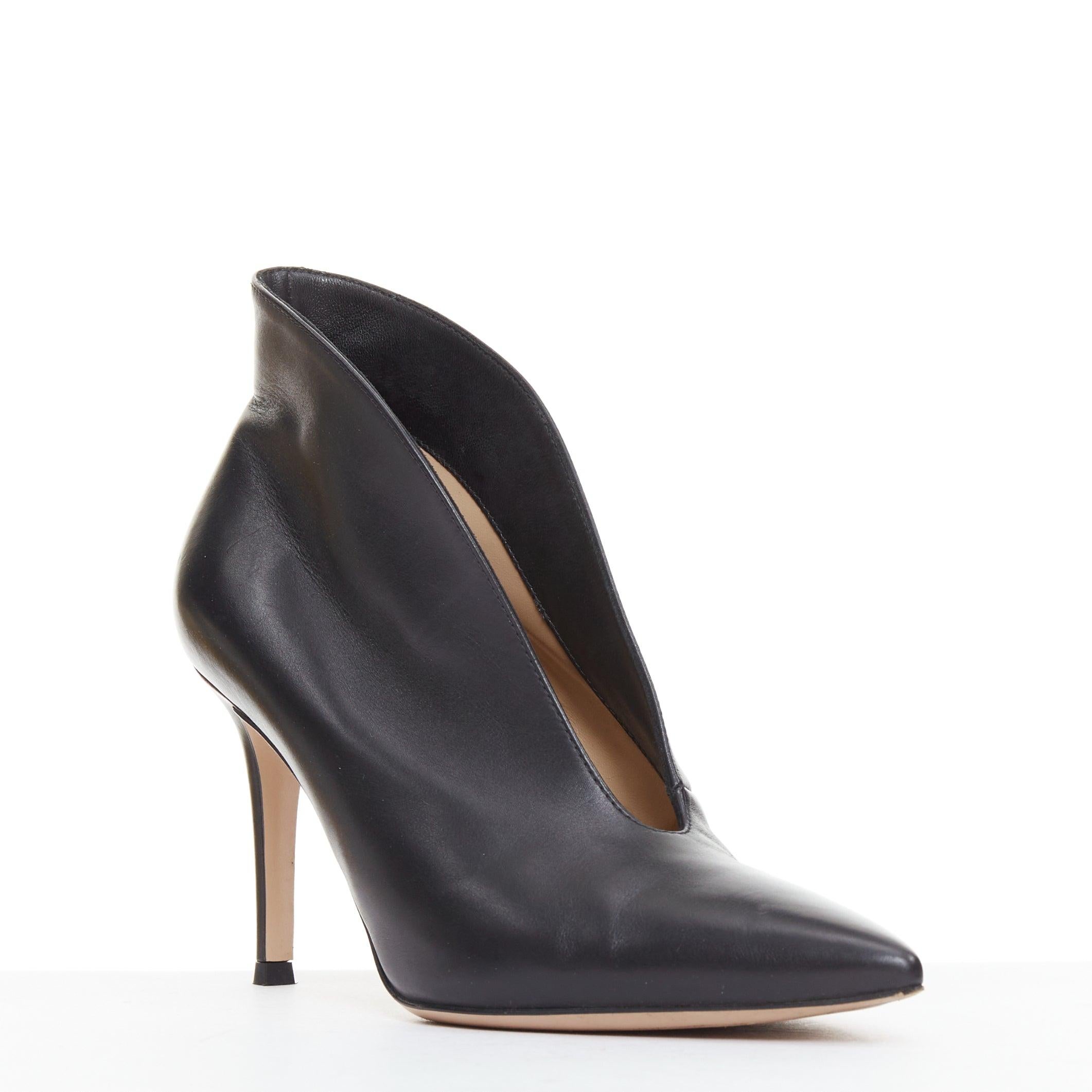 GIANVITO ROSSI Bombas de tacón Vania 85 de piel negra con abertura EU36
Referencia: ZETO/A00008
Marca: Gianvito Rossi
Model No: Vania 85
Material: Piel
Color: Negro
Patrón: Sólido
Cierre: Slip On
Forro: Piel nude
Fabricado en: