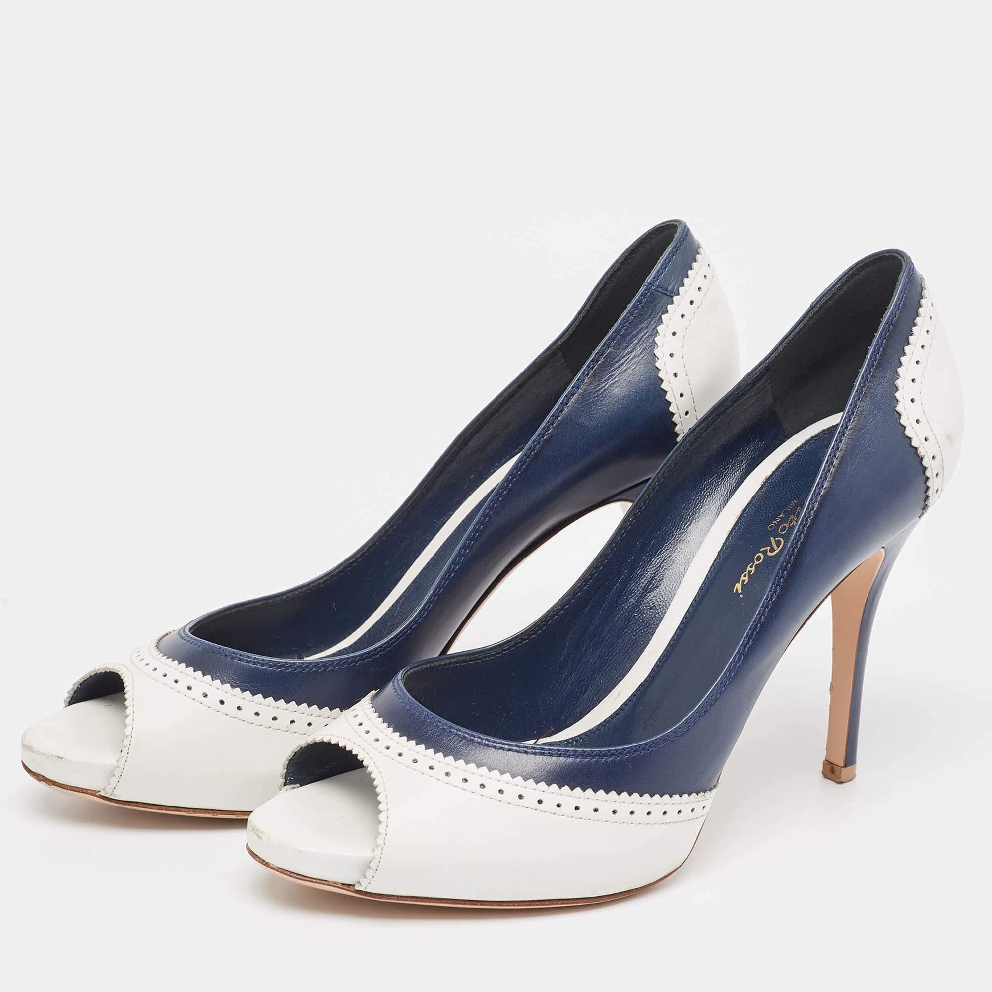 Exhibit an elegant style with this pair of pumps. These elegant shoes are crafted from quality materials. They are set on  durable  soles and sleek heels.