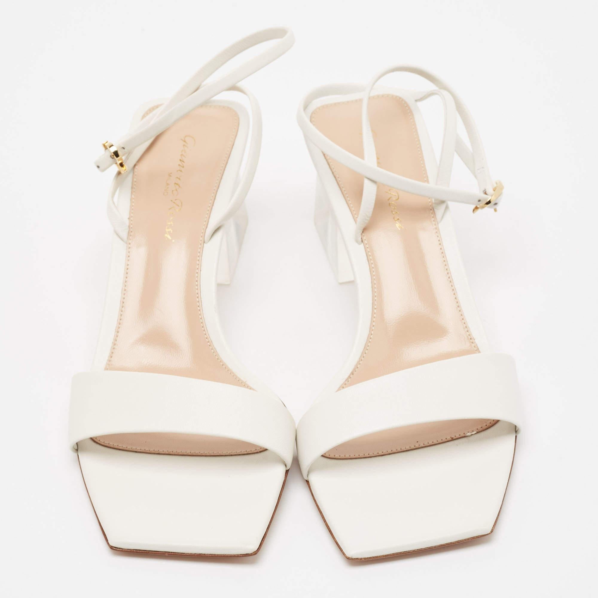 Gianvito Rossi White Leather Cosmic Sandals Size 39 In New Condition For Sale In Dubai, Al Qouz 2