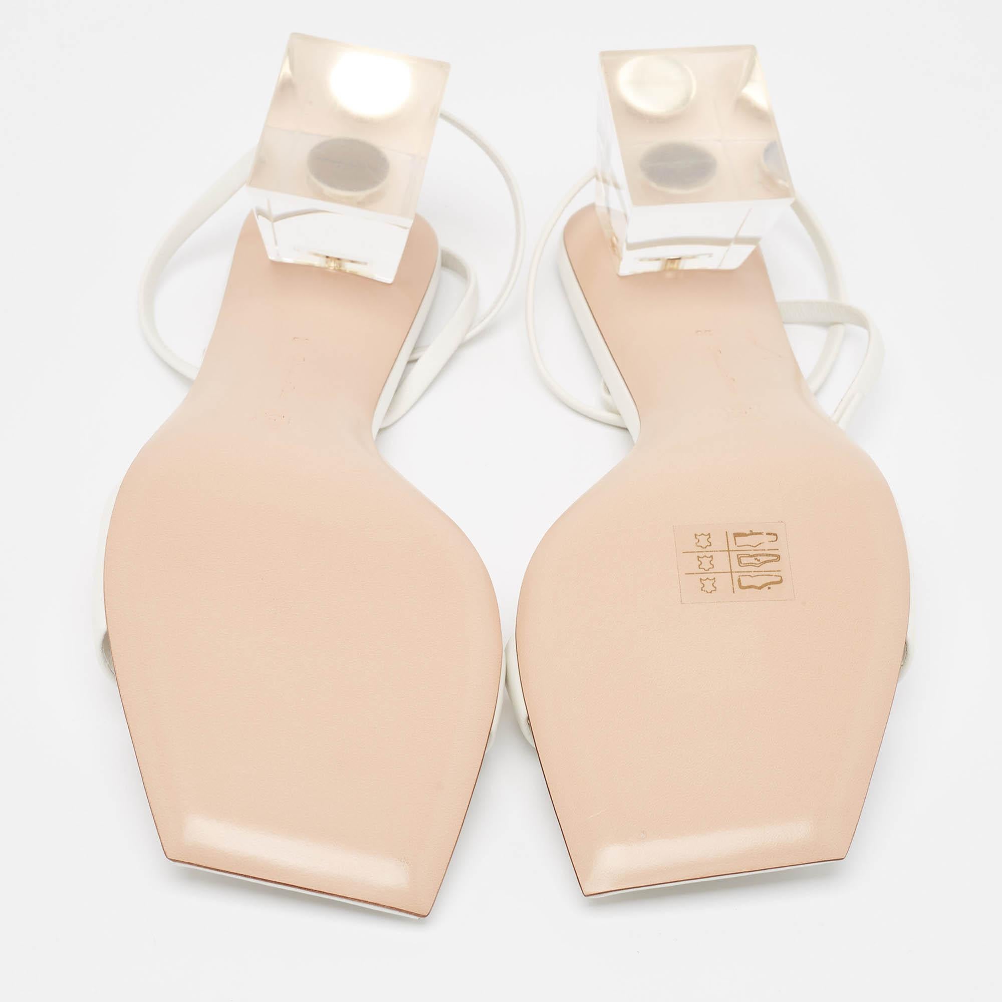Gianvito Rossi White Leather Cosmic Sandals Size 39 In Excellent Condition For Sale In Dubai, Al Qouz 2