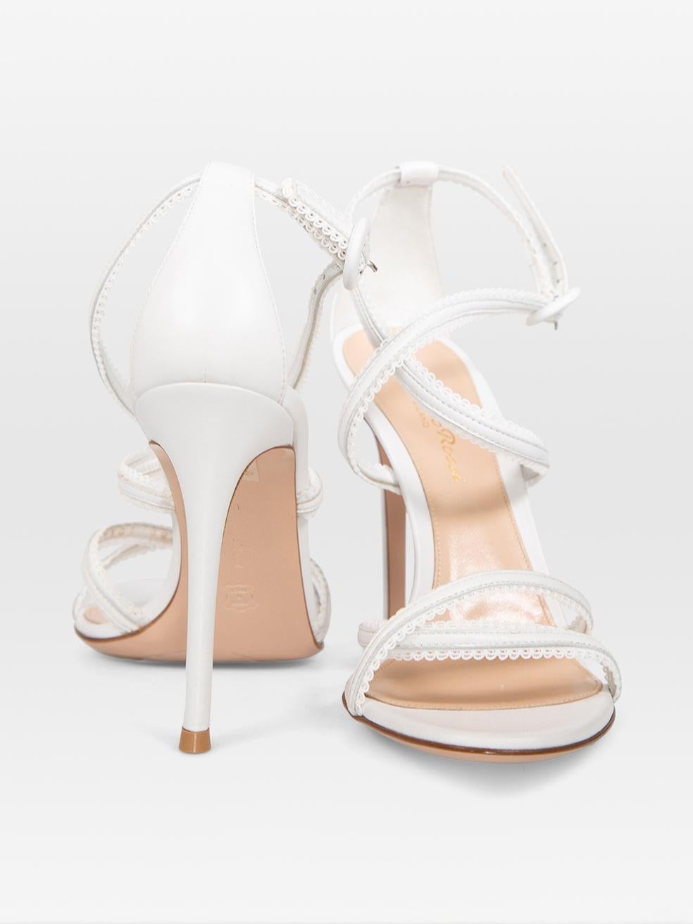 Gianvito Rossi Weißes Leder Dafne Sandalen Größe IT 38 im Zustand „Neu“ im Angebot in London, GB