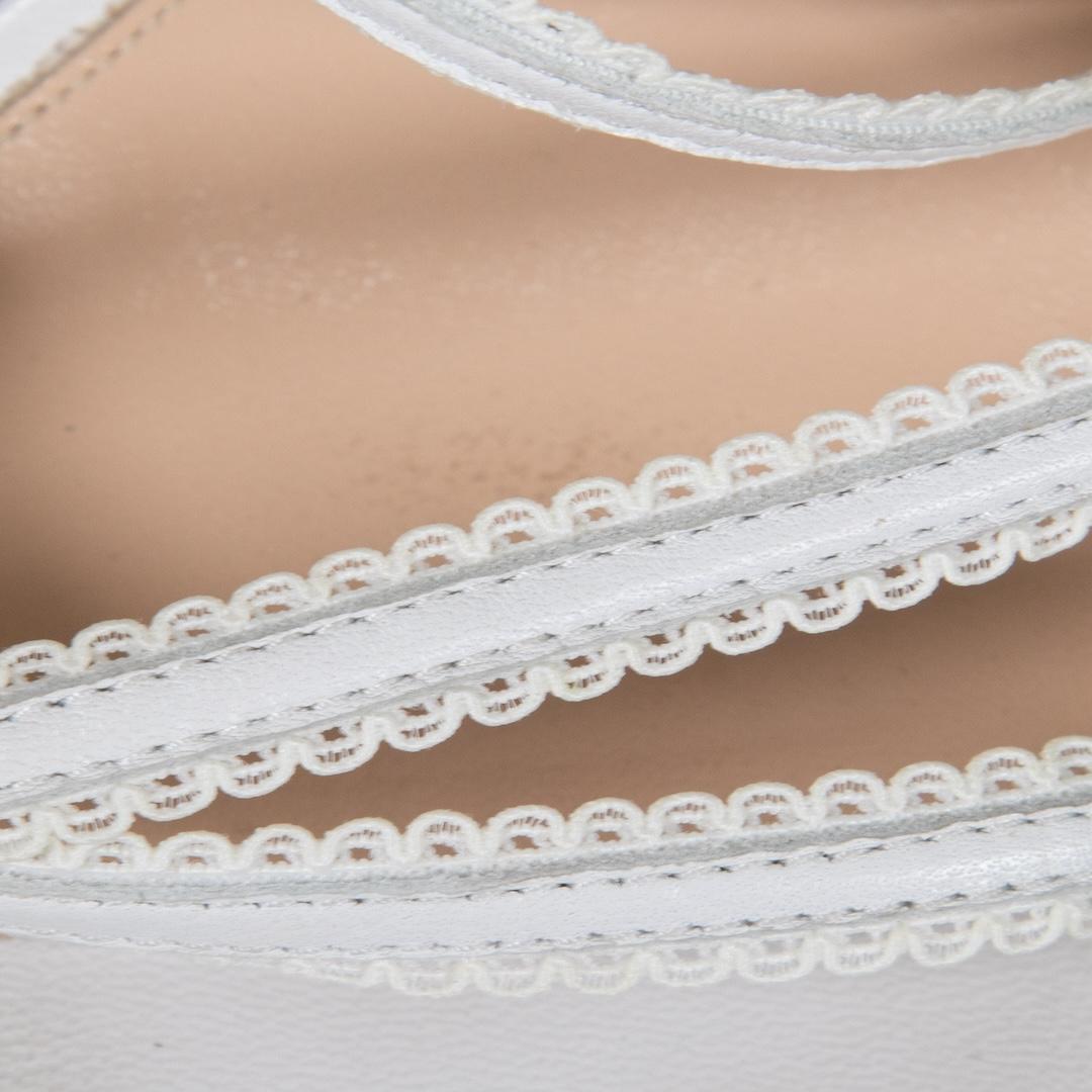 Gianvito Rossi Weiße Ledersandalen mit Spitzenbesatz Größe IT 38,5 1