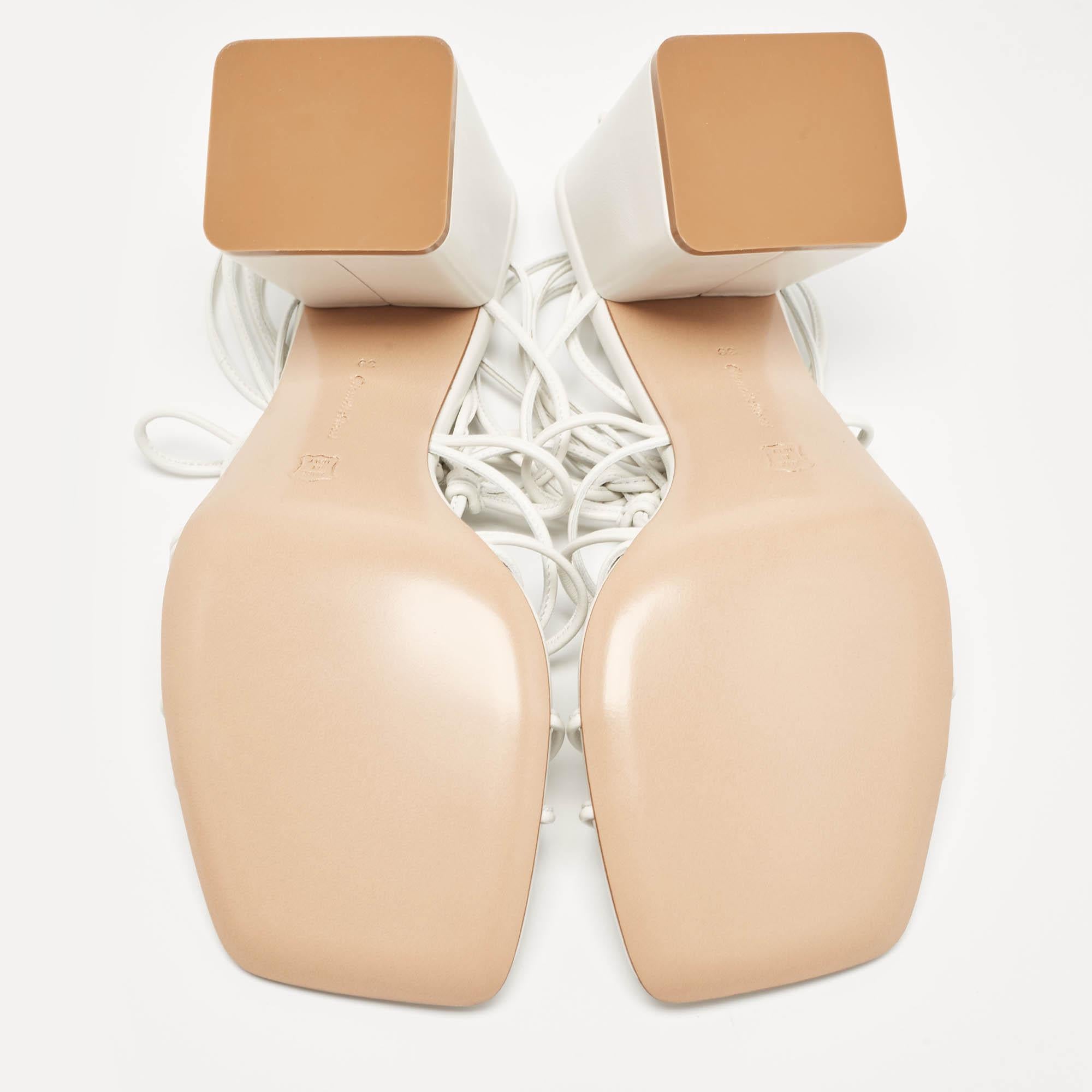 Gianvito Rossi White Leather Minas Sandals Size 39 In Good Condition For Sale In Dubai, Al Qouz 2