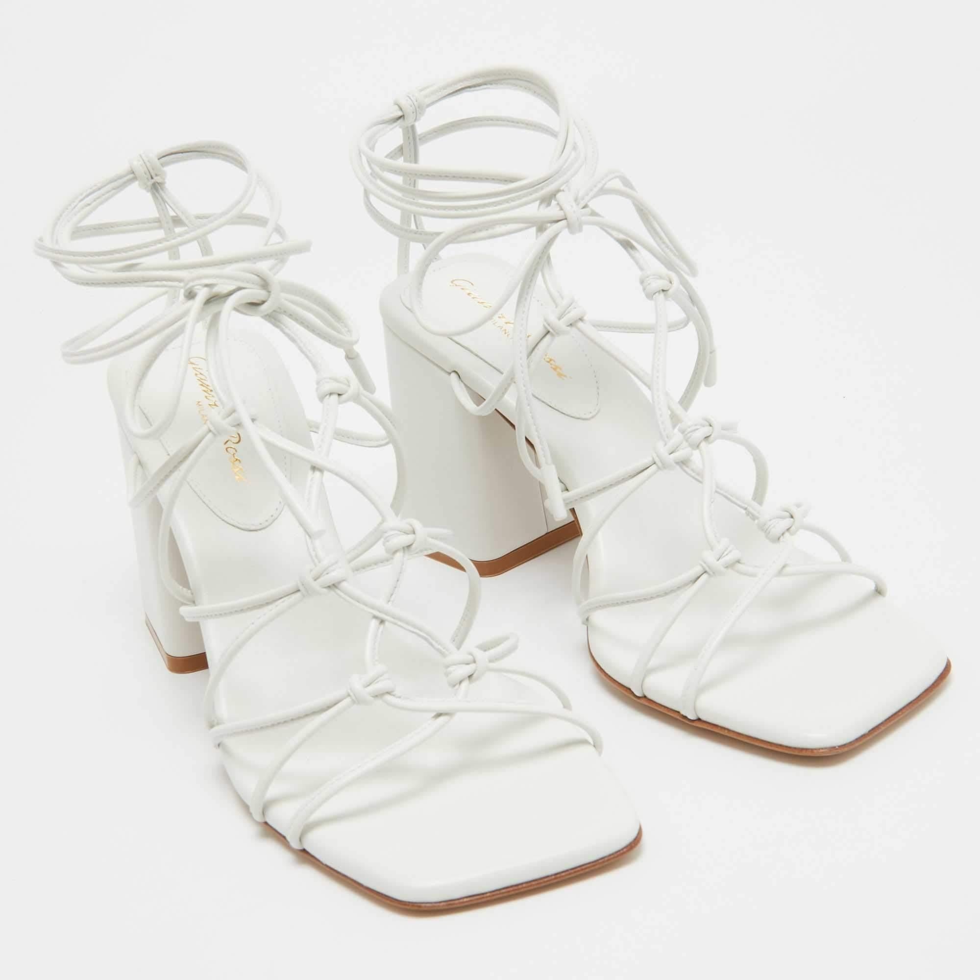 Gianvito Rossi Sandali Minas in pelle bianca misura 39 In condizioni Nuovo in vendita a Dubai, Al Qouz 2