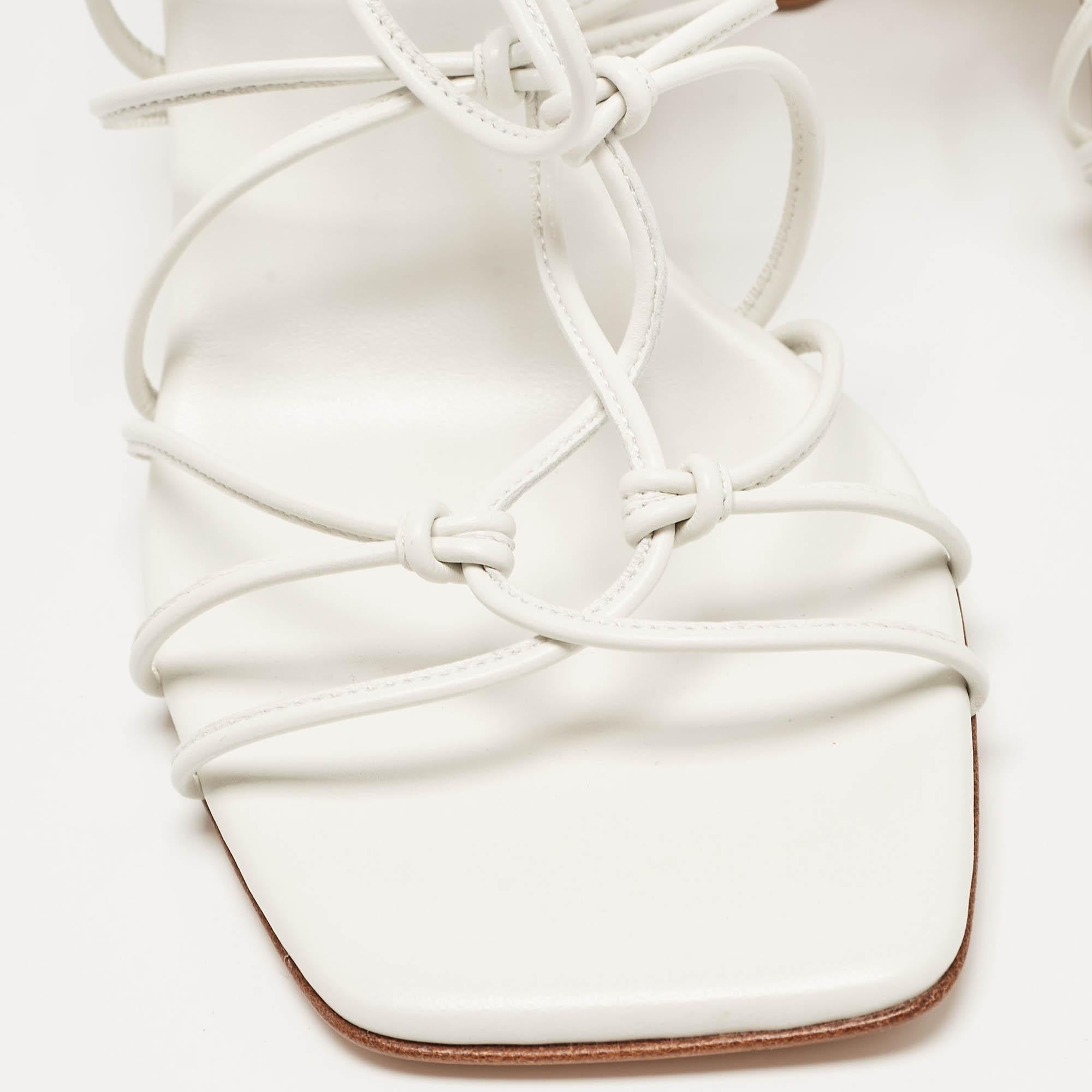 Gianvito Rossi White Leather Minas Sandals Size 40 In Excellent Condition For Sale In Dubai, Al Qouz 2