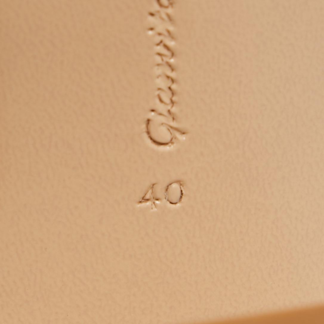 Gianvito Rossi Sandali Minas in pelle bianca misura 40 in vendita 3