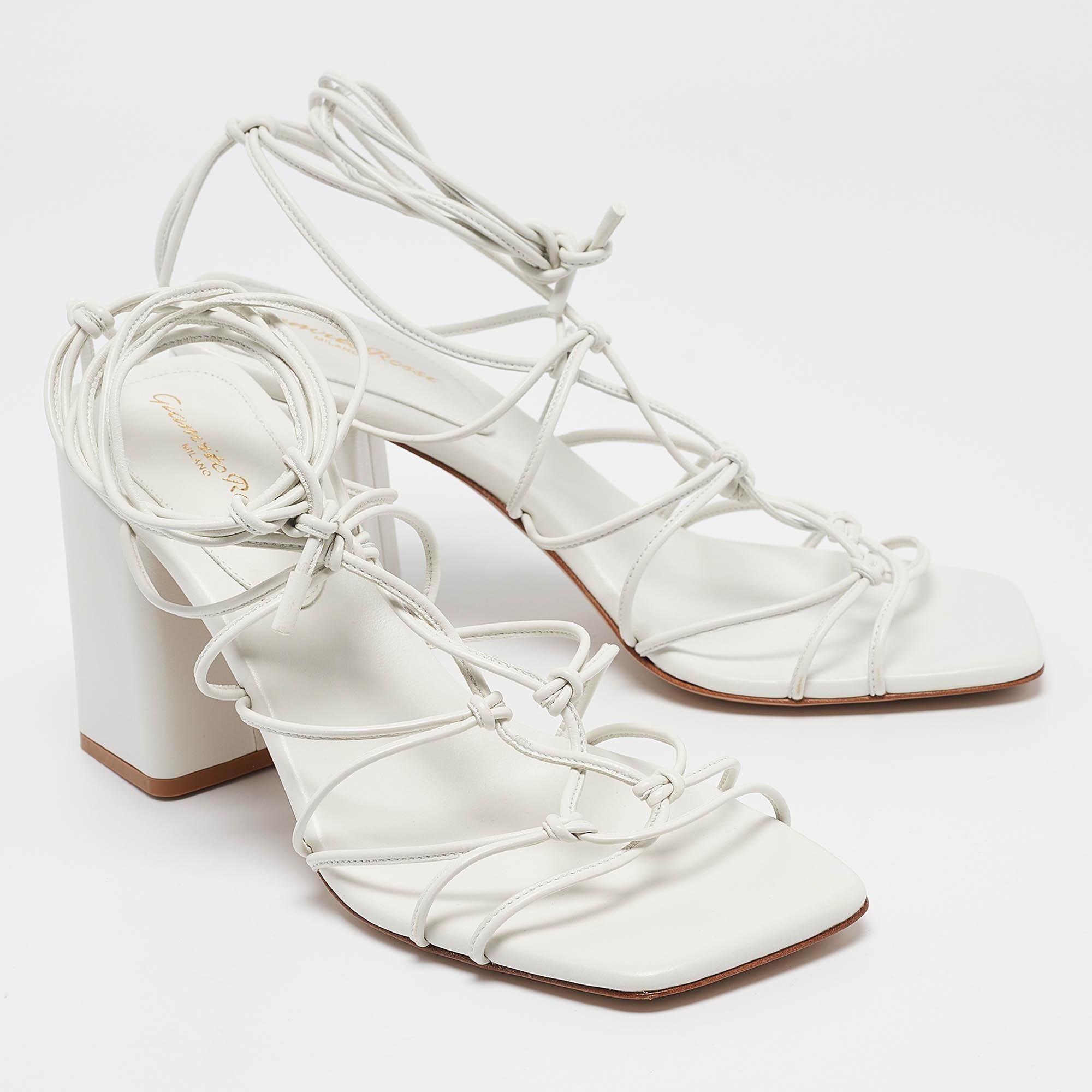 Gianvito Rossi Sandalias Minas Piel Blanca Talla 40.5 en Nuevo estado para la venta en Dubai, Al Qouz 2