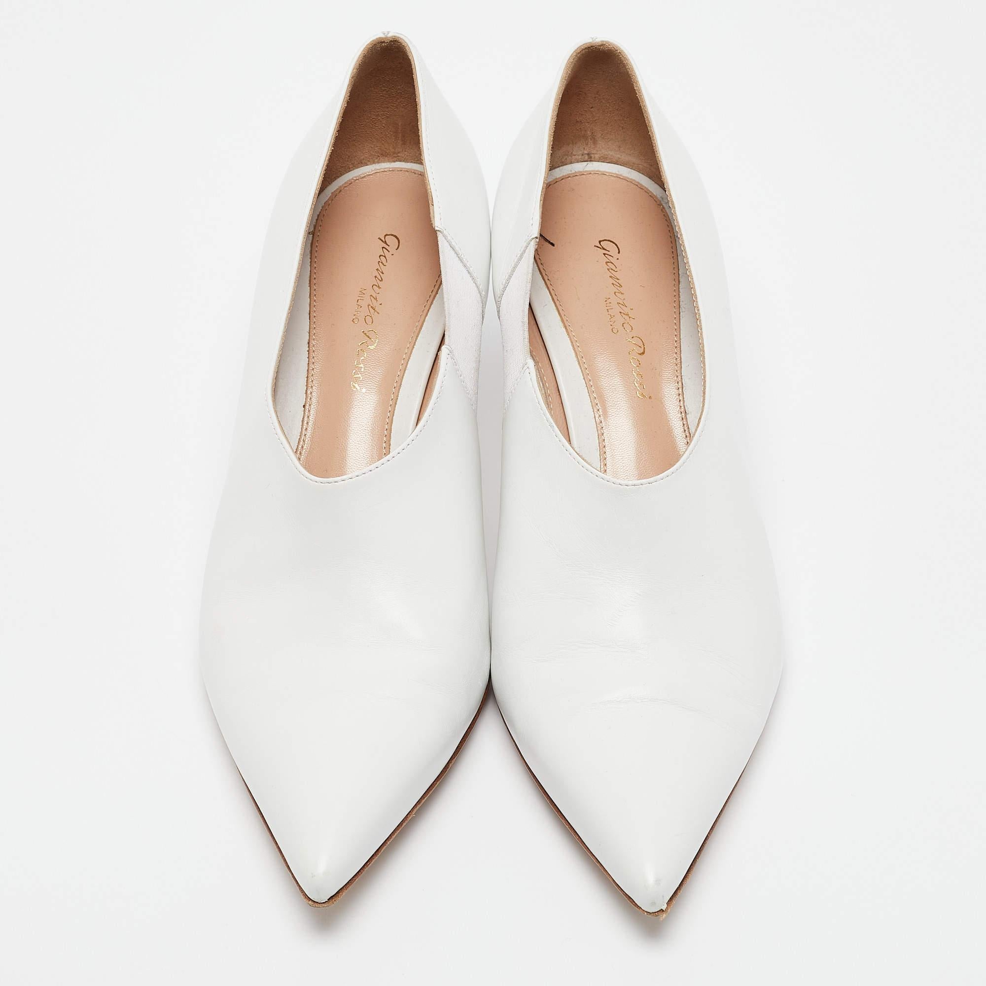 Gris Gianvito Rossi escarpins à bout pointu en cuir blanc, taille 38,5 en vente