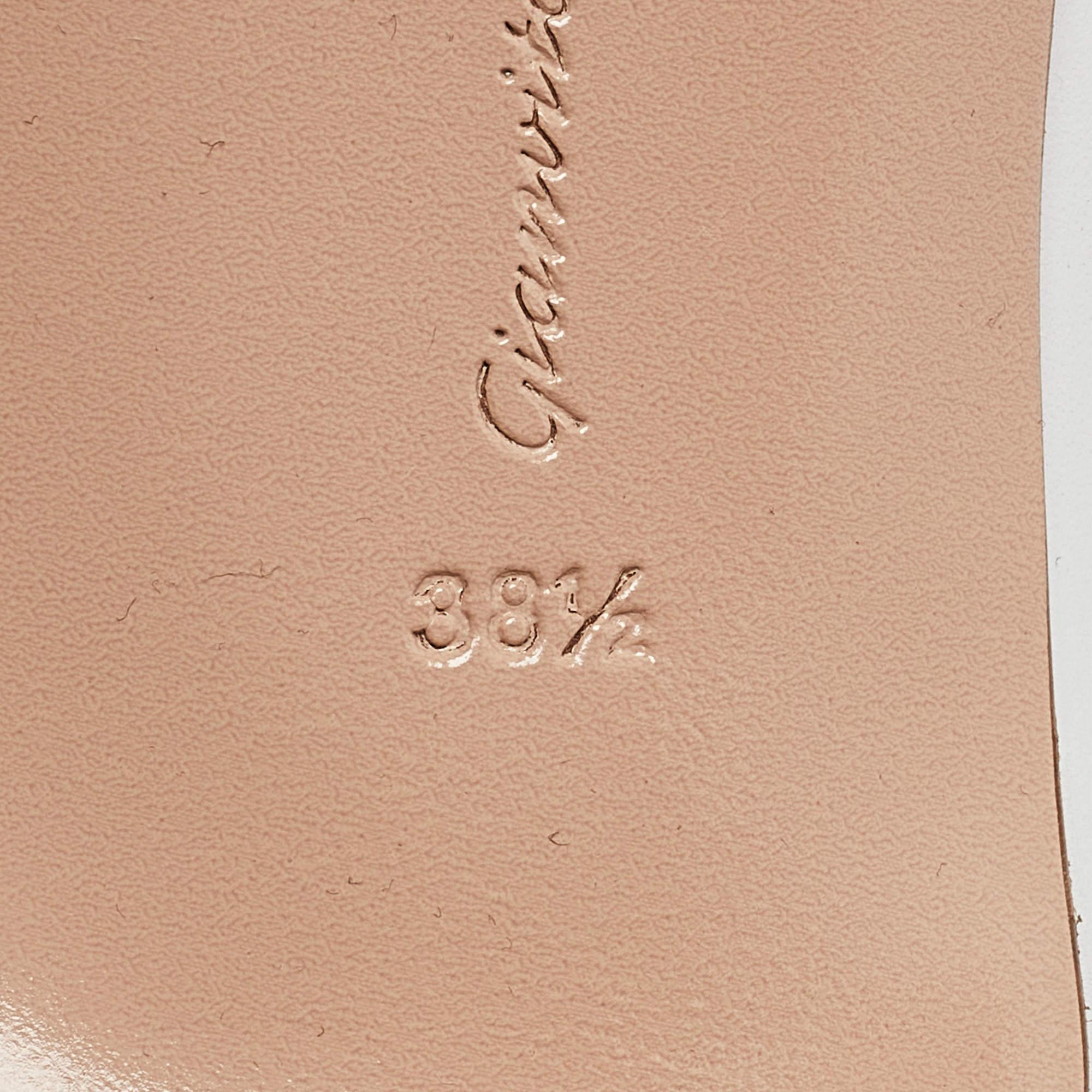 Gianvito Rossi escarpins à bout pointu en cuir blanc, taille 38,5 en vente 3