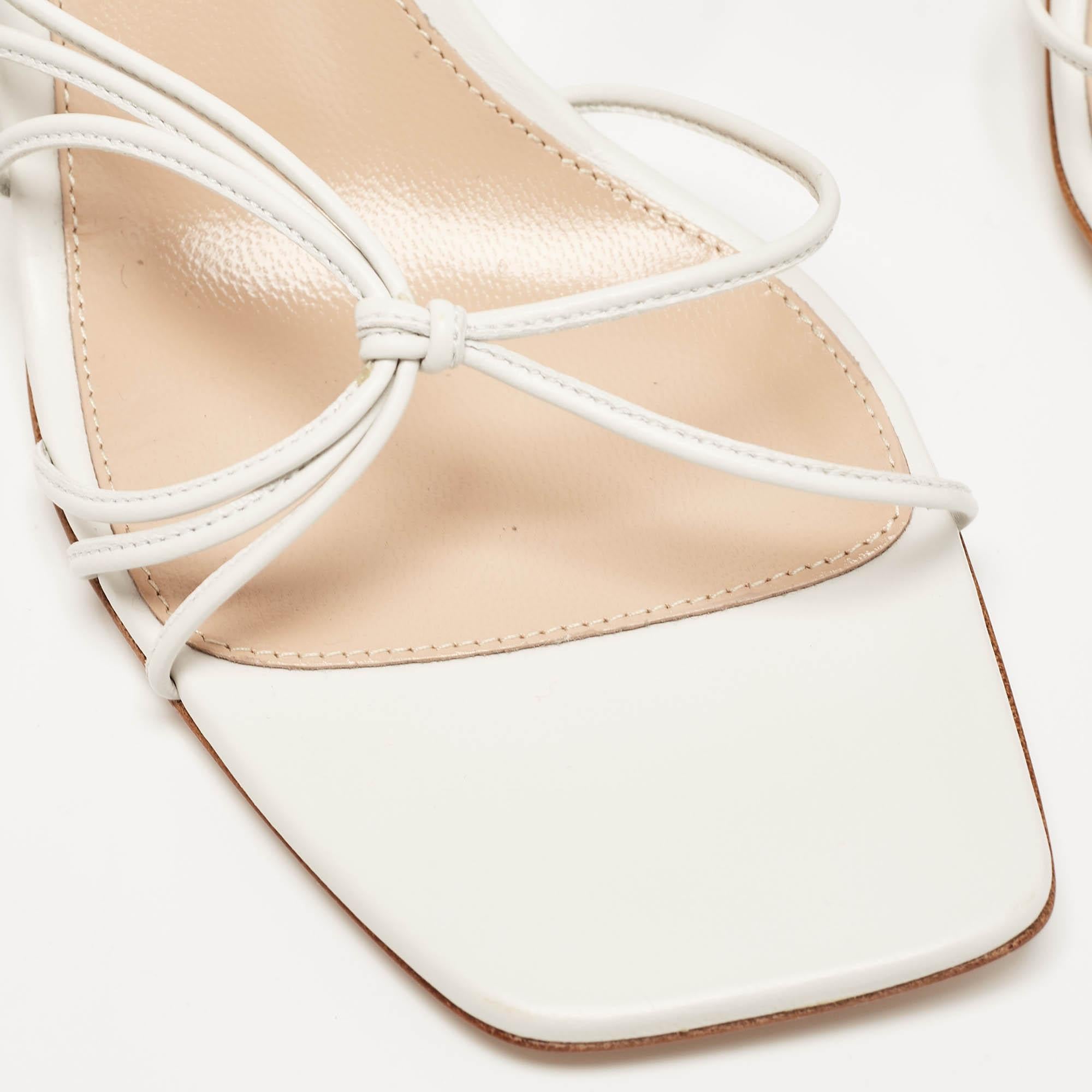 Gianvito Rossi Sandali Sylvie in pelle bianca misura 38,5 In condizioni ottime in vendita a Dubai, Al Qouz 2