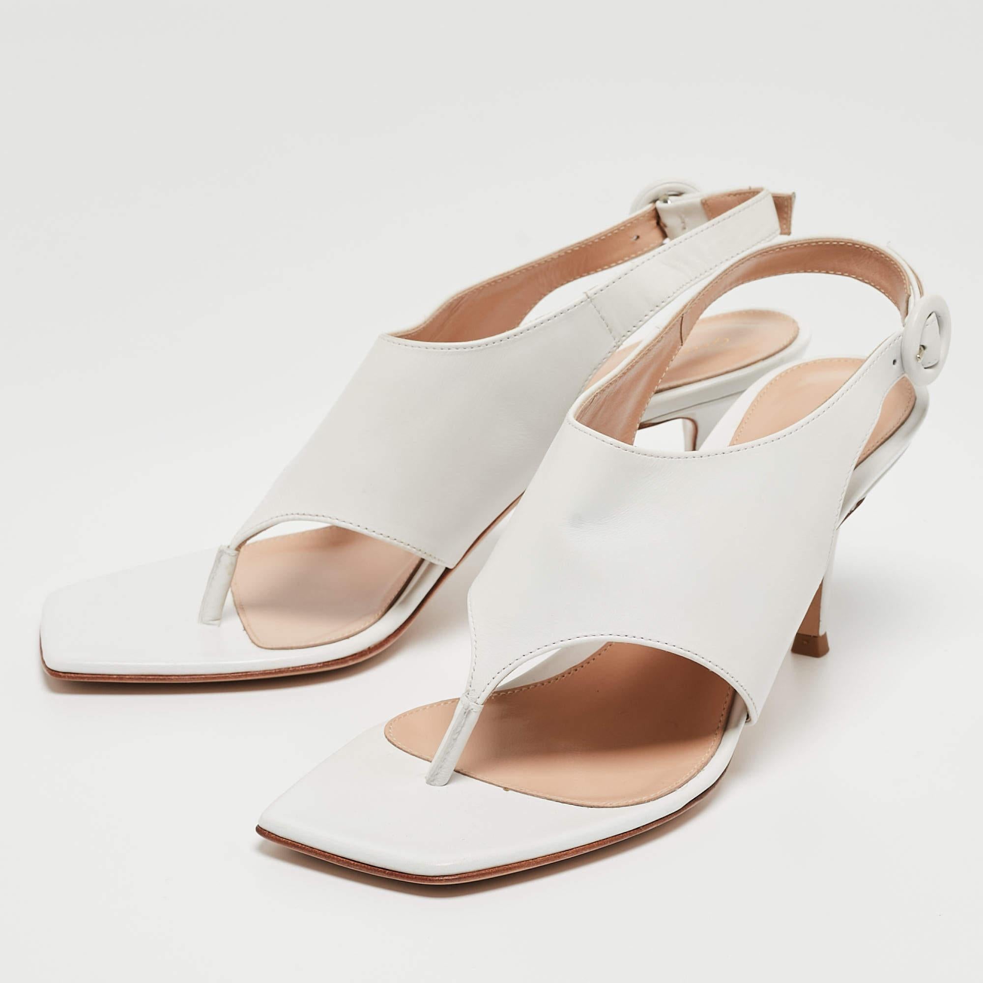 These sandals will frame your feet in a smart manner. Crafted from quality materials they display a classy design and comfortable insoles.