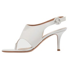 Gianvito Rossi White Leather Thong Slide Ankle Strap Sandals Size 38 (Sandales à lanières en cuir blanc)