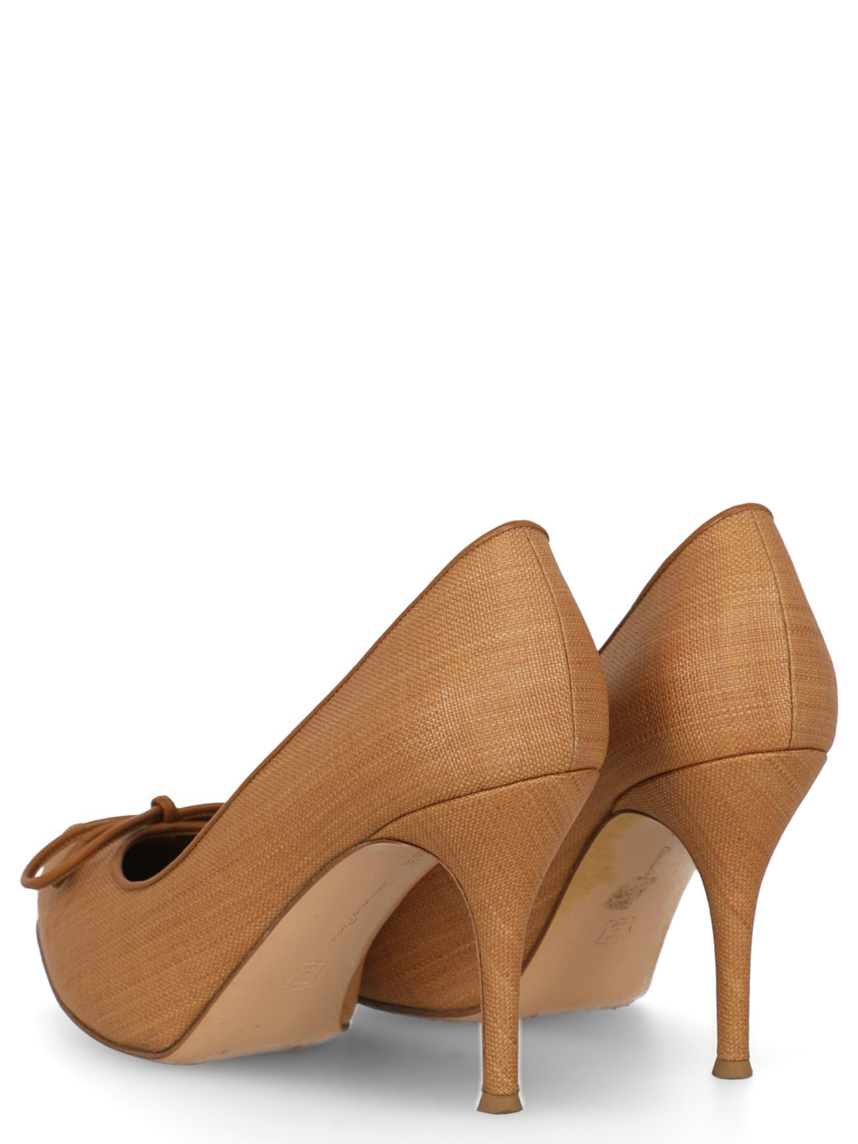 camel color pumps