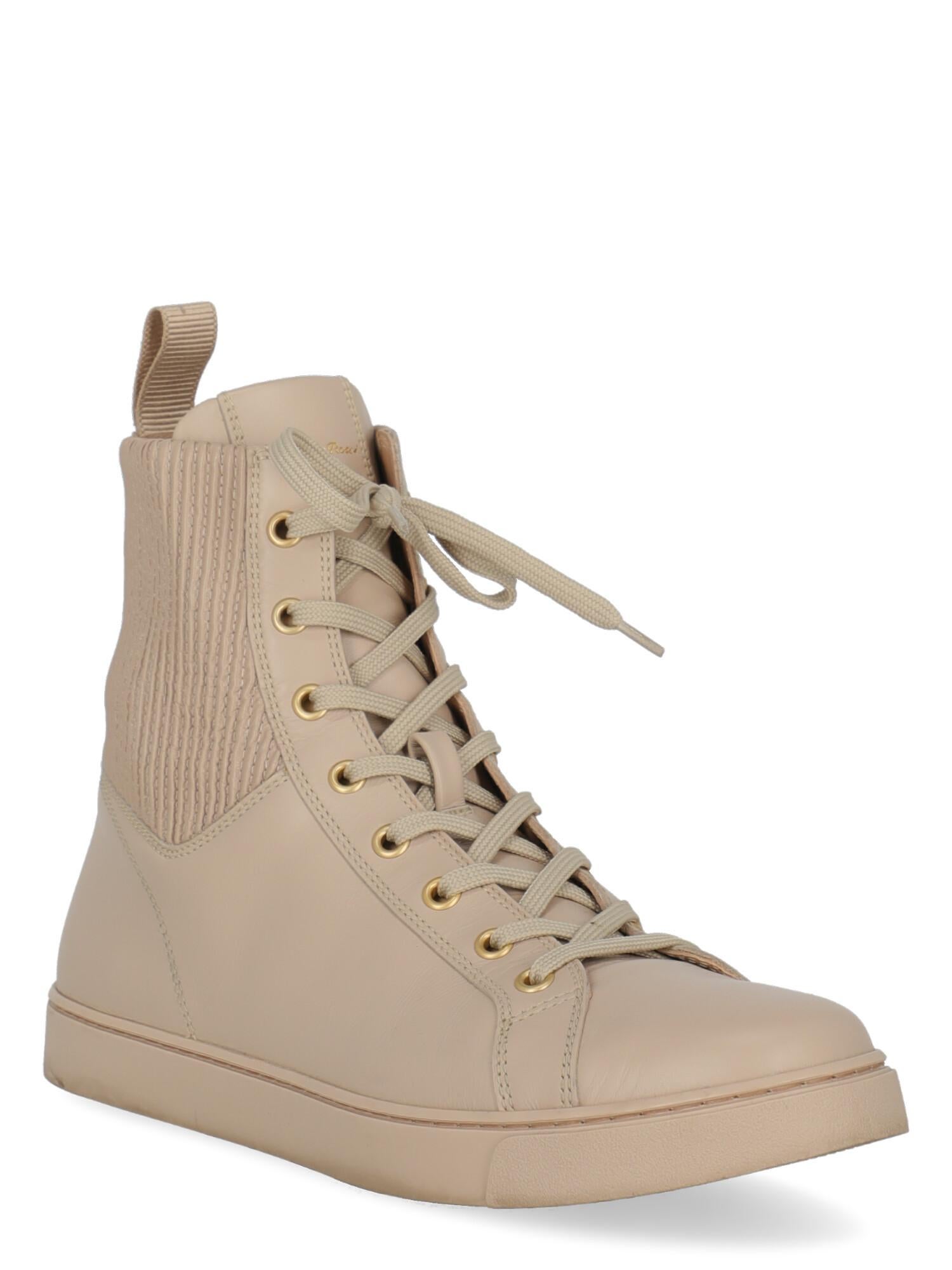 Product Description: Sneaker, leather, solid color, lace-up, gold-tone hardware, round toe, branded insole

Includes:
Box
Product care

Product Condition: Very Good
Sole: visible signs of use. Upper: negligible scratch, slightly visible stains,