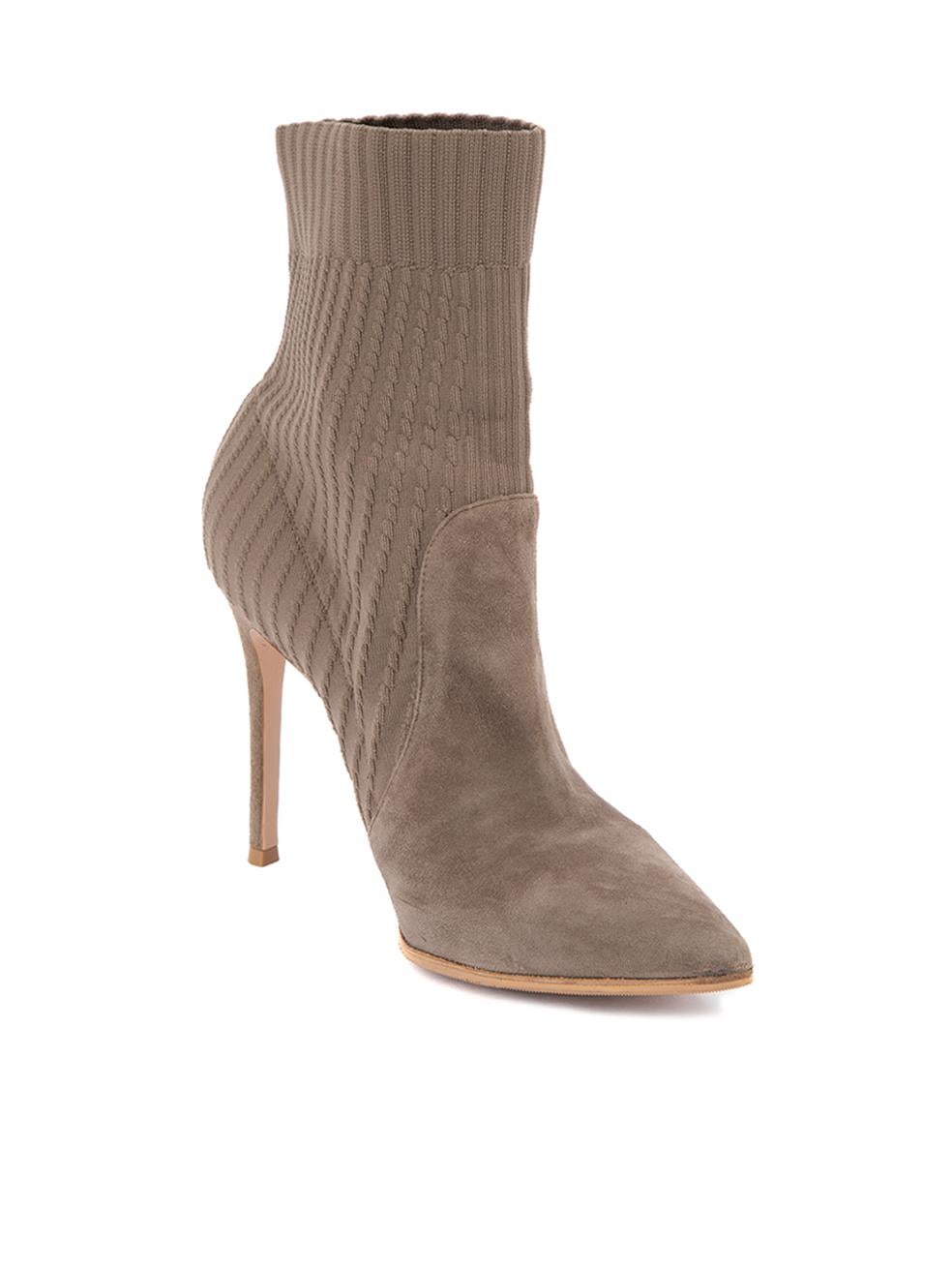 CONDITION is Very good. Minimal wear to shoes is evident. Wear to external suede material and wear to toes on both shoes on this used Gianvito Rossi designer resale item. Please note that this item has been resoled for extra protection.
 
 Details
 