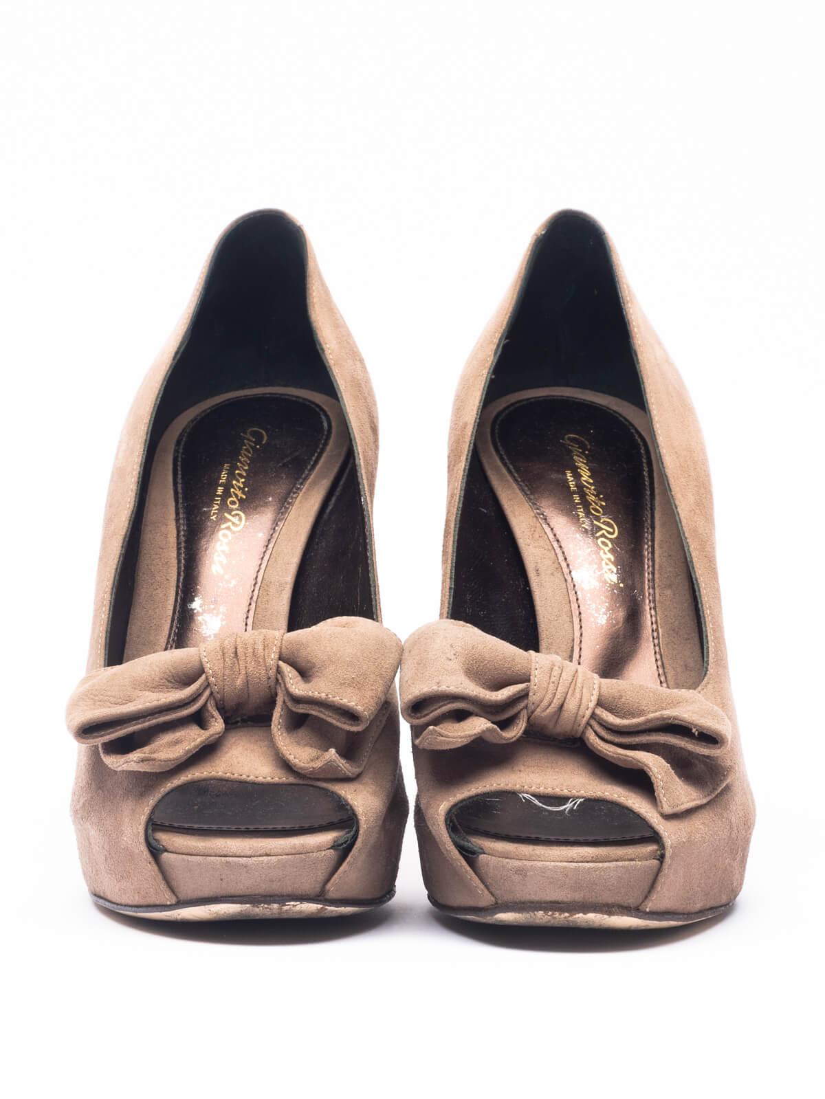 Gianvito Rossi Women's Beige Suede Peep Toe Heels with Bow Detail In Excellent Condition In London, GB