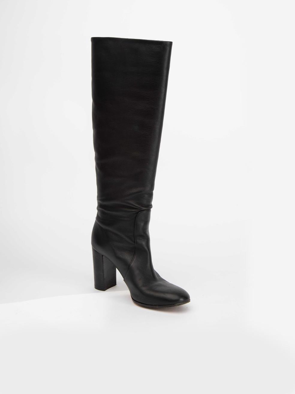 CONDITION is Very good. Minimal wear to shoes is evident. Light scuffs to block heel and minimal creasing to vamps on this used Gianvito Rossi designer resale item.
 
 Details
  Black
 Leather
 Knee high boots
 Round toe
 High block heel
 
 
 Made