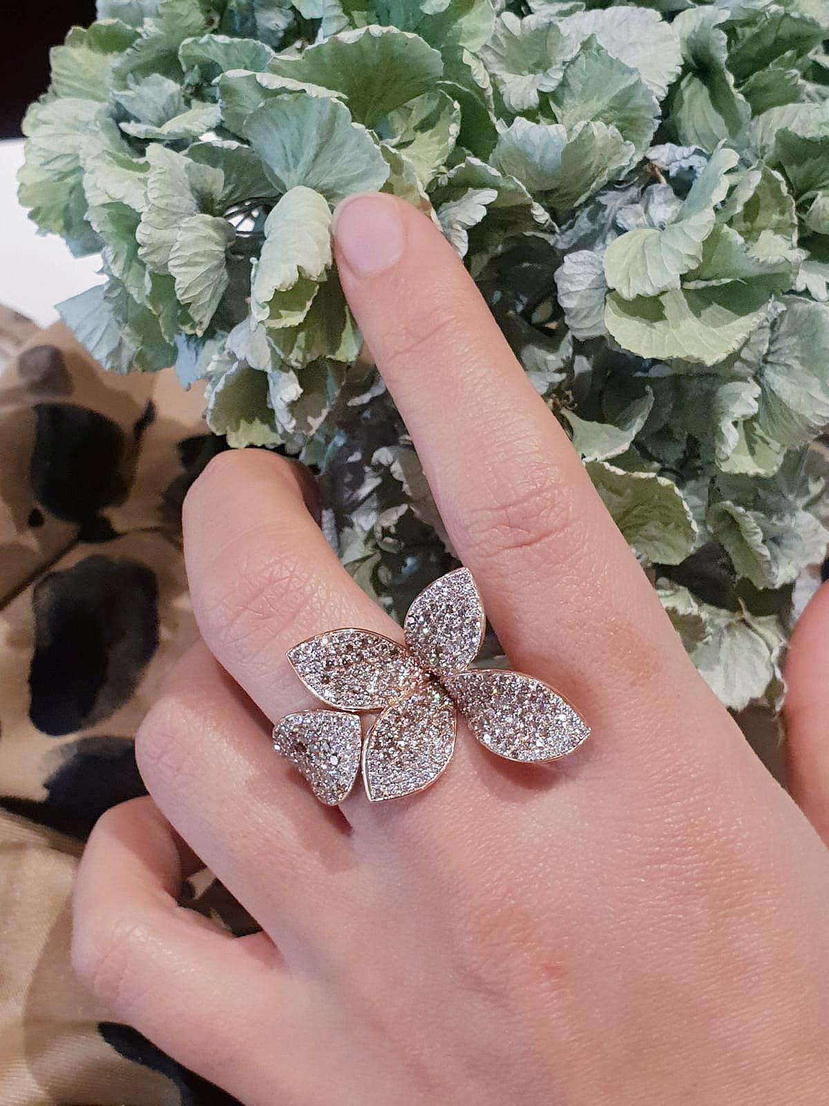 Modern Giardini Segreti Ring in 18k Rose Gold with White and  Champagne diamonds For Sale