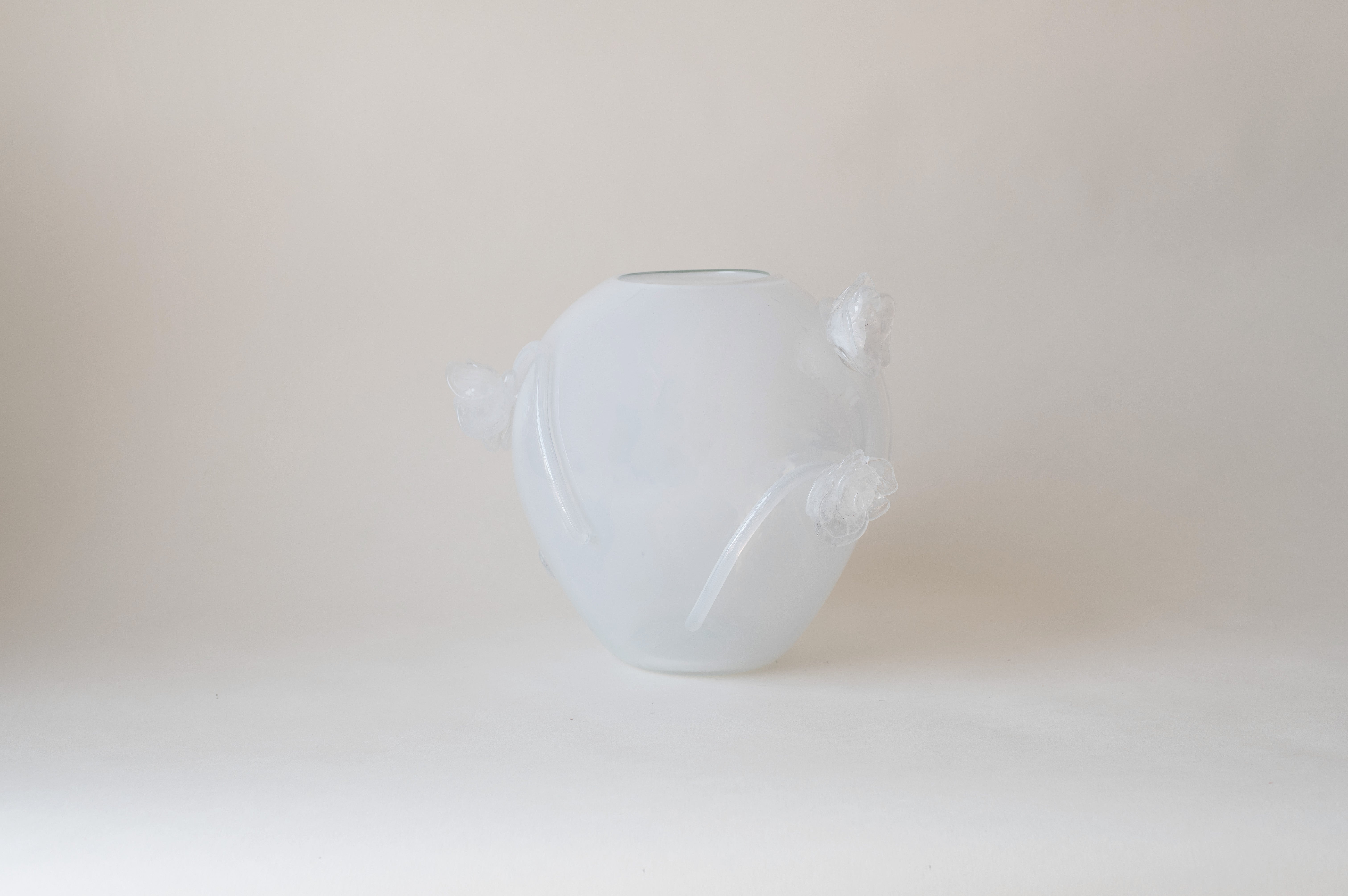 Giardino I Hand Blown Glass Vase by Sophie Lou Jacobsen In New Condition For Sale In Brooklyn, US