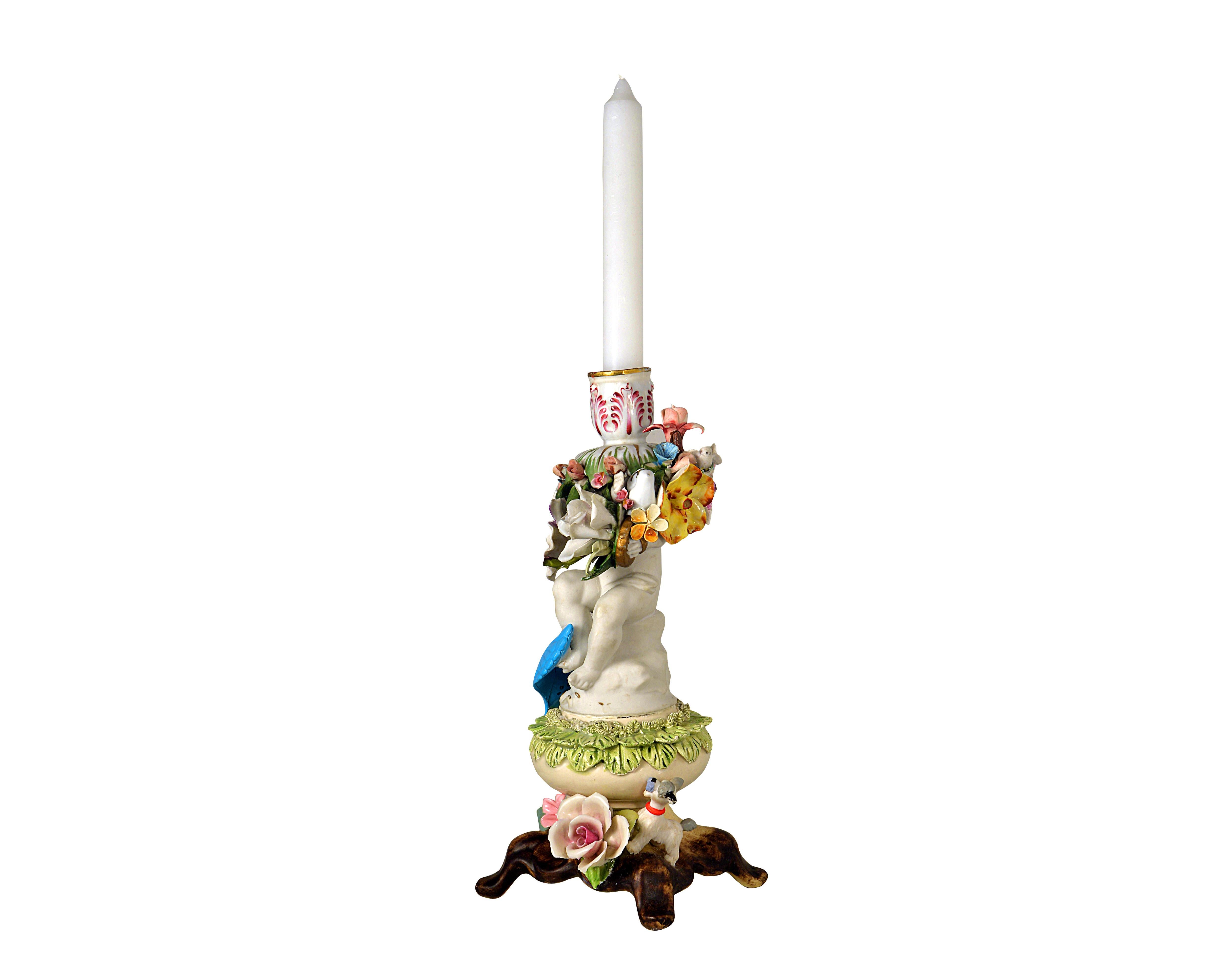 Table candelabra.
Composition performed with:
Ceramic base from a vase.
Manufacture: Capodimonte
Ceramic figurine.
Manufacture: Capodimonte
Ceramic sugar bowl, porcelain flowers and candle holder from different manufactures, plastic toys.
Objects