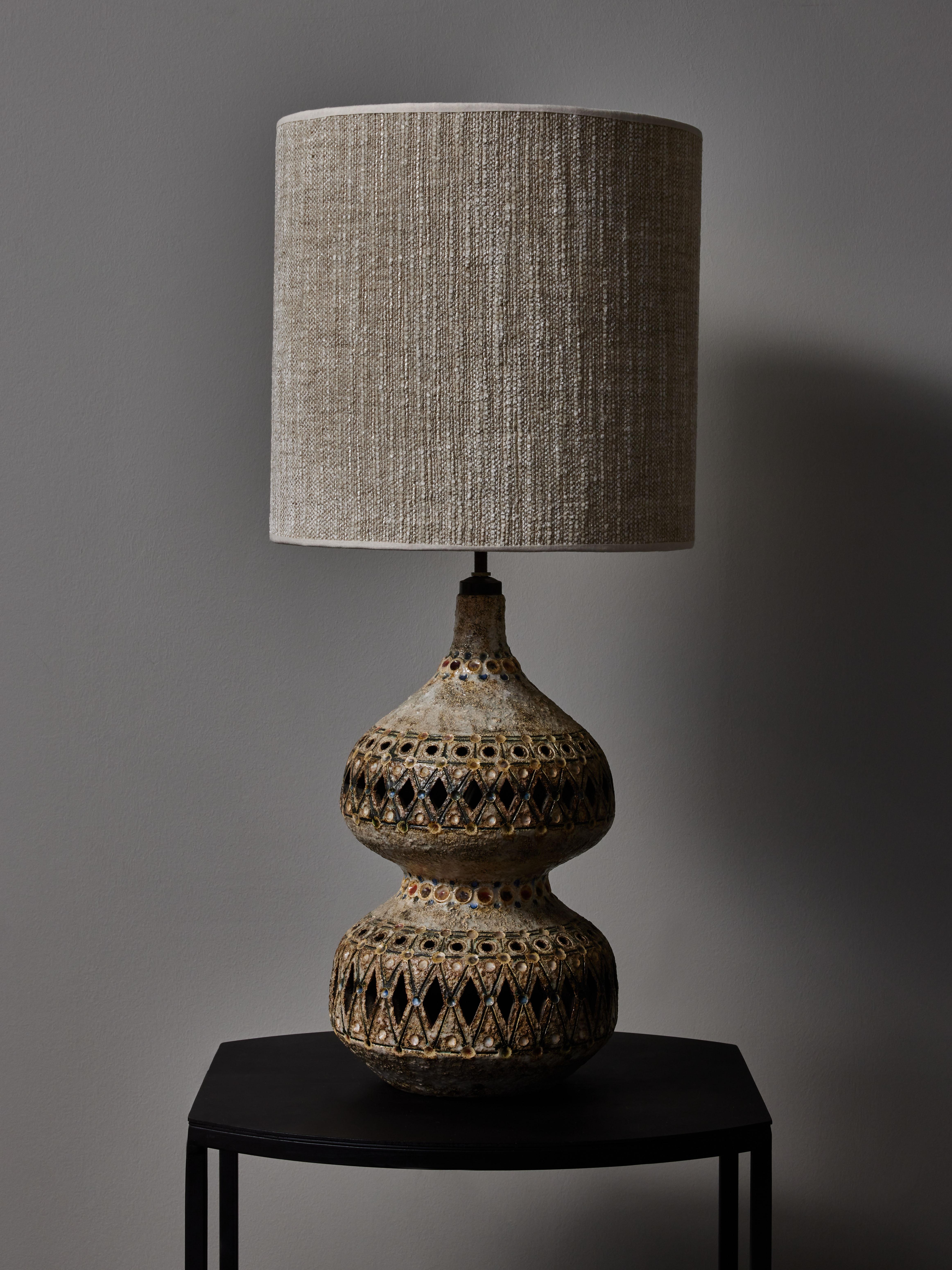 Vintage ceramic table lamp in earth tones covered in details such as small dots of colours and see through geometrical shapes, by Raphael Giarrusso circa 1968. Topped with a new lampshade with Dedar Milano fabric.

Raphaël Giarrusso