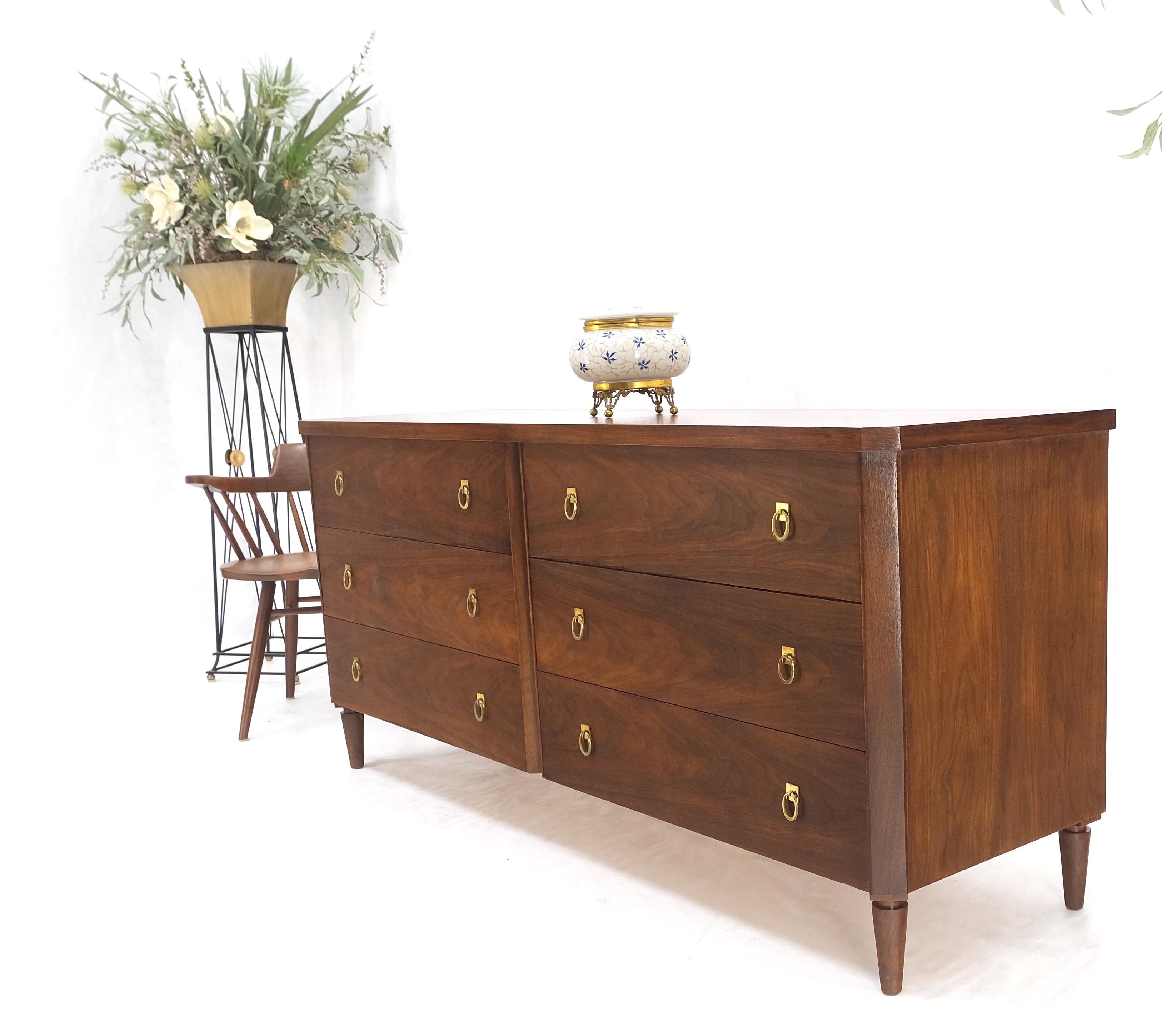 Gibbings for John Widdicomb Solid Brass Drop Pull 6 Drawers Walnut Dresser MINT! In Good Condition In Rockaway, NJ