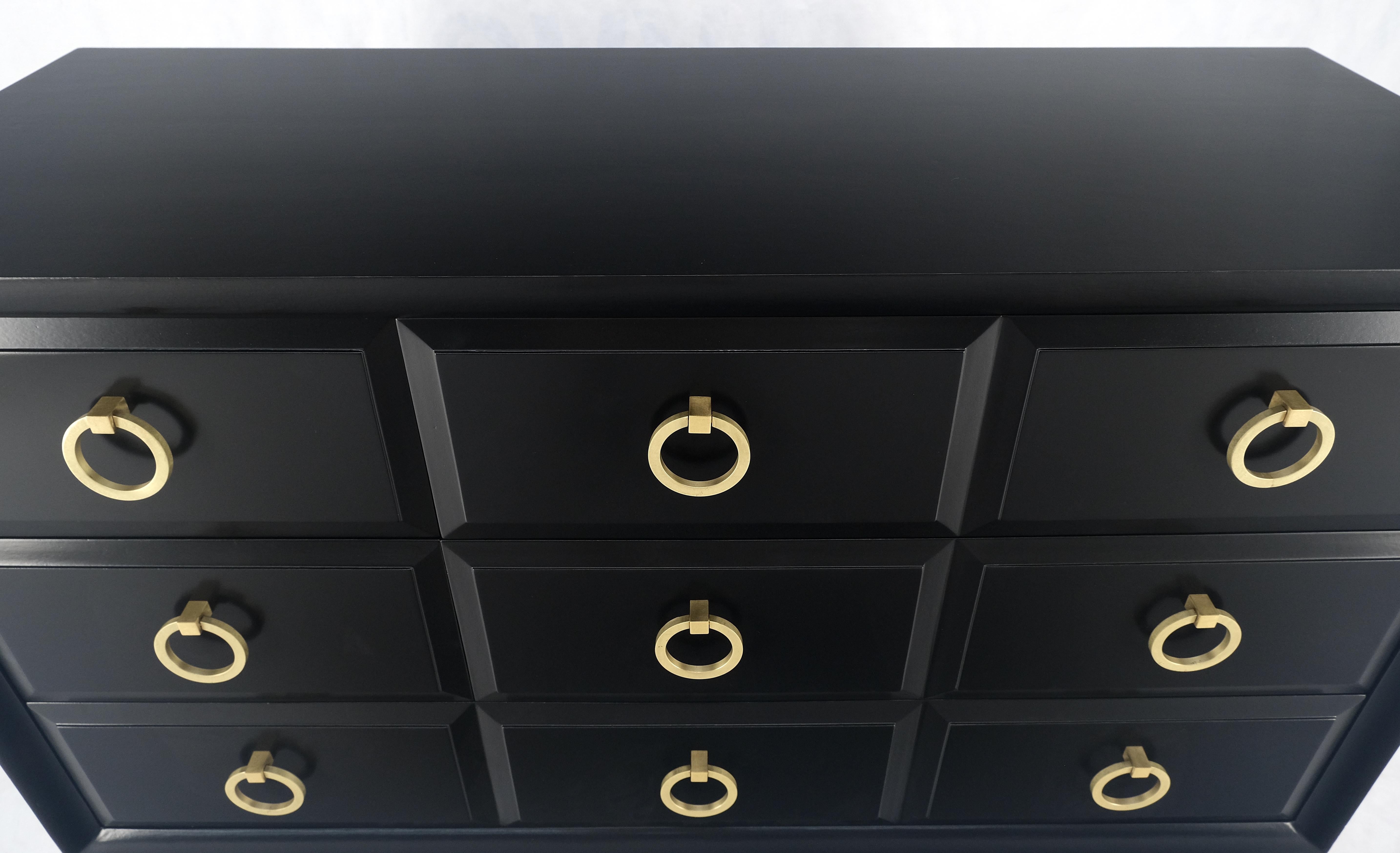 Mid-Century moderno Gibbings for Widdicomb - Lacca nera, ottone massiccio, anello a goccia, cassettiera MINT! in vendita